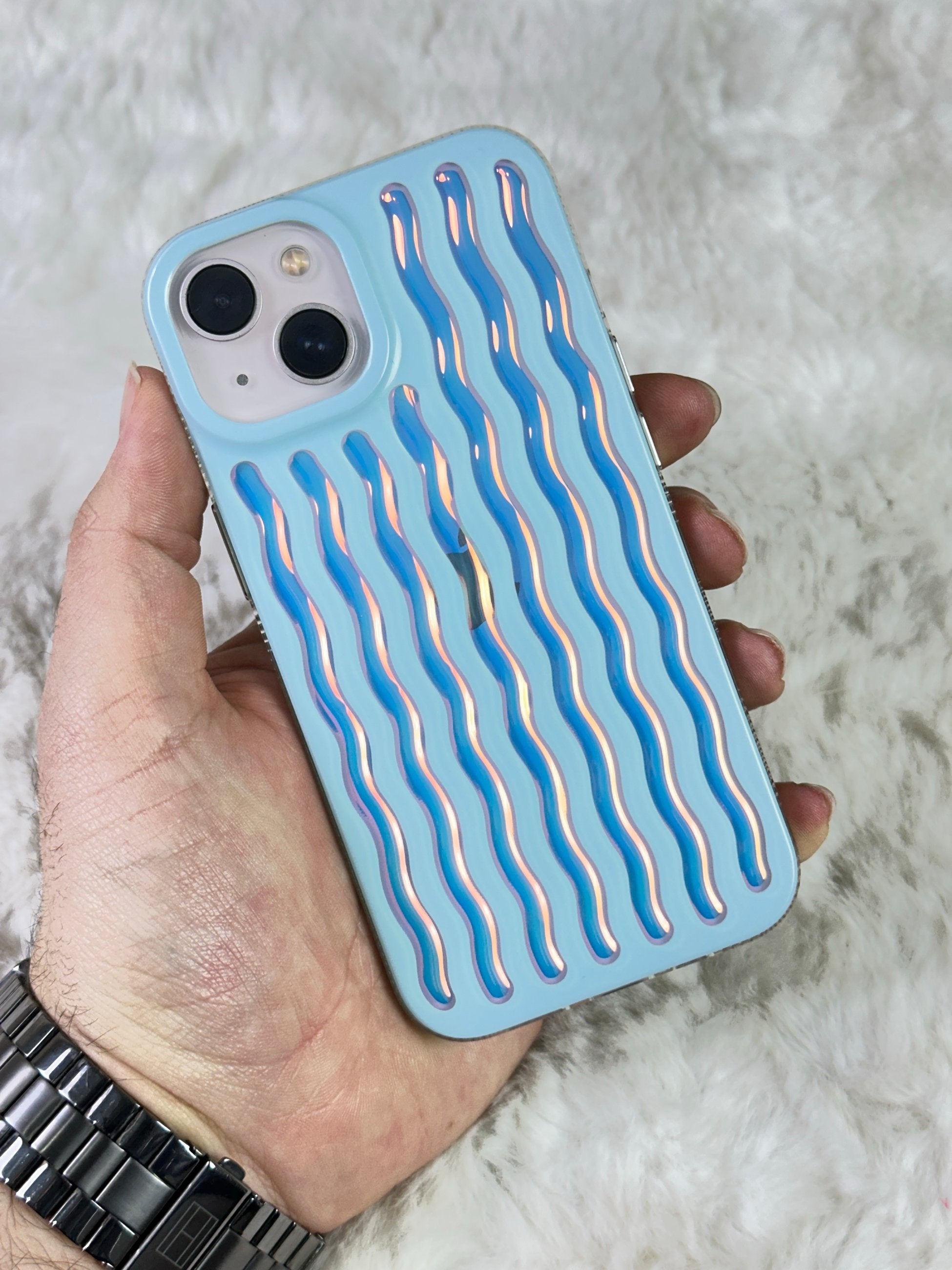 iPhone 13 ile Uyumlu Renkli Dalgalı Darbelere Karşı Dayanıklı Kamera Çıkıntılı İsmira Kılıf