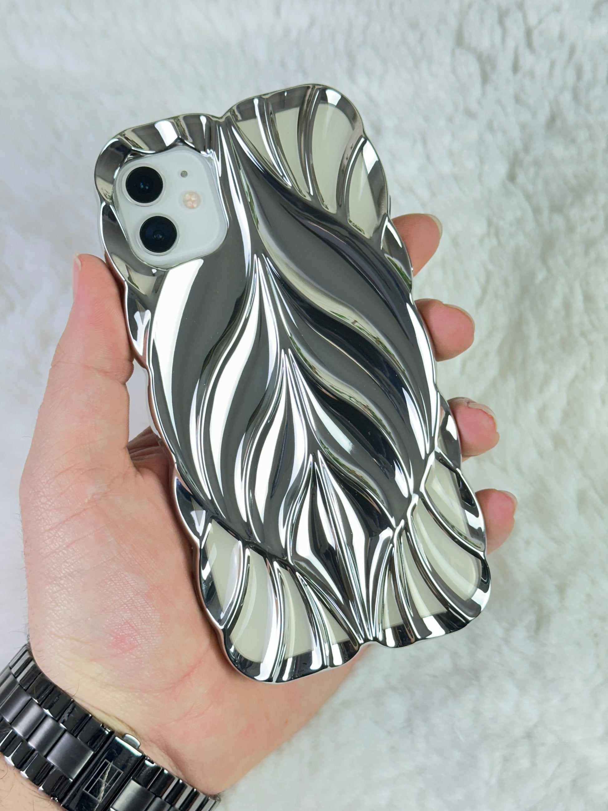 iPhone 11 ile Uyumlu Yaprak Desenli Kabartmalı Darbelere Karşı Dayanıklı Leaf Line Kılıf