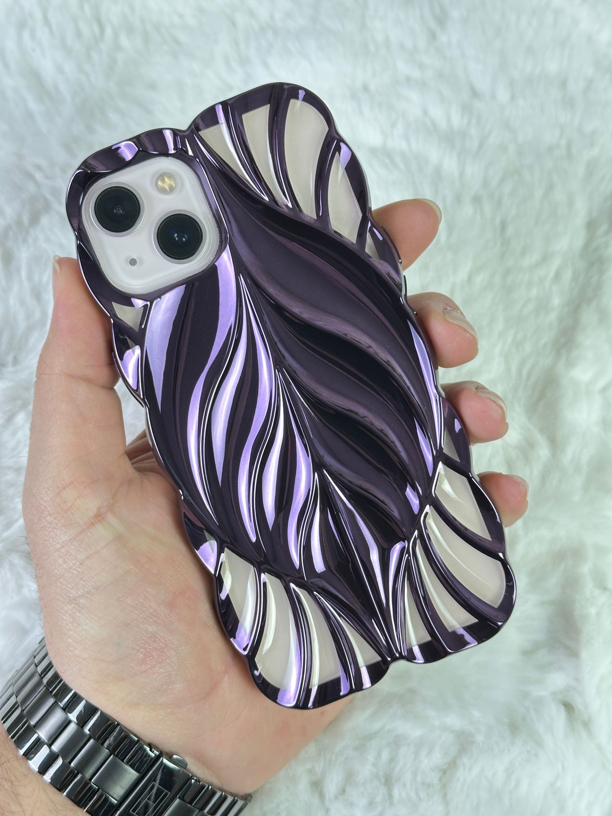 iPhone 13 ile Uyumlu Yaprak Desenli Kabartmalı Darbelere Karşı Dayanıklı Leaf Line Kılıf