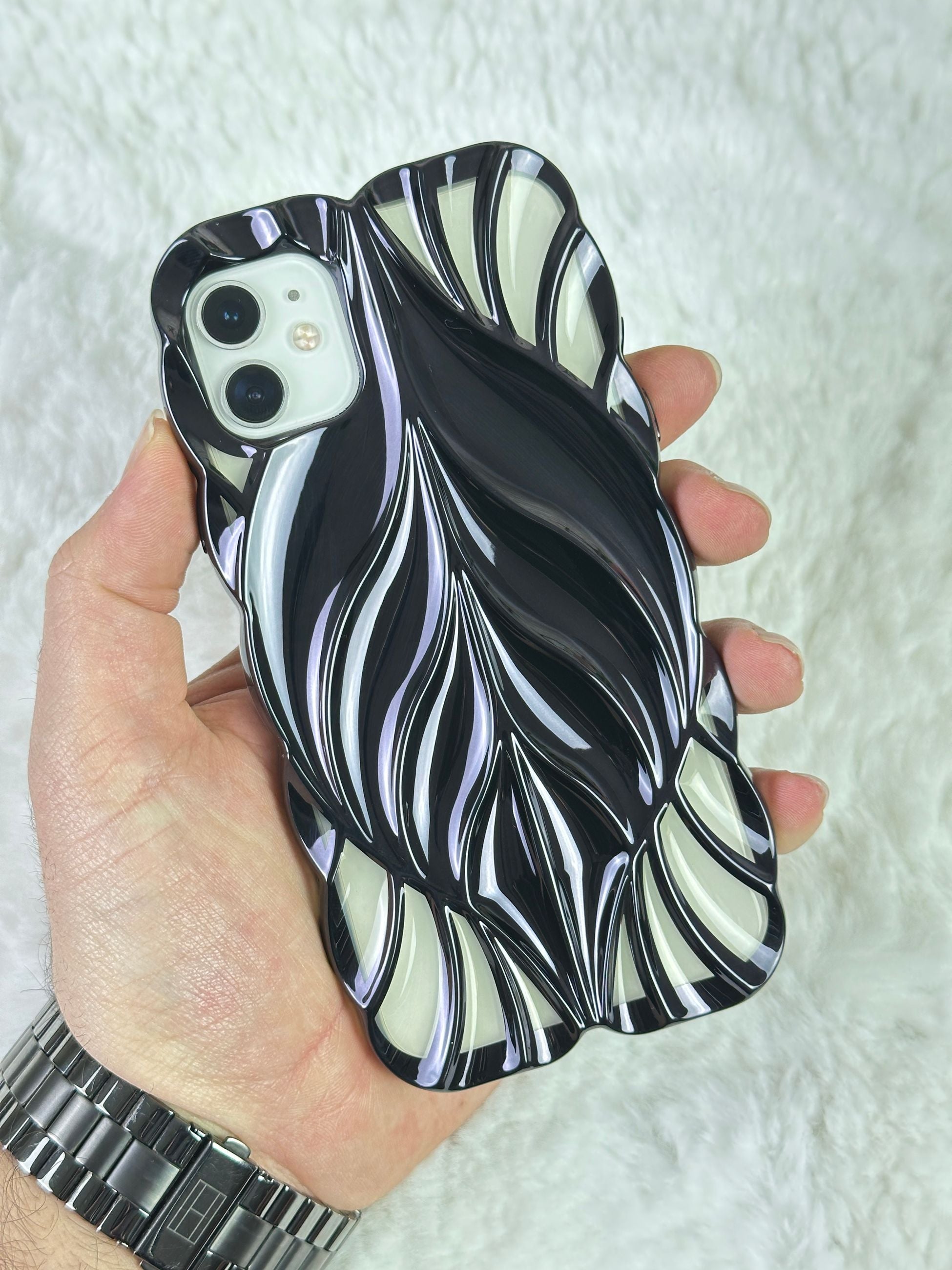 iPhone 11 ile Uyumlu Yaprak Desenli Kabartmalı Darbelere Karşı Dayanıklı Leaf Line Kılıf