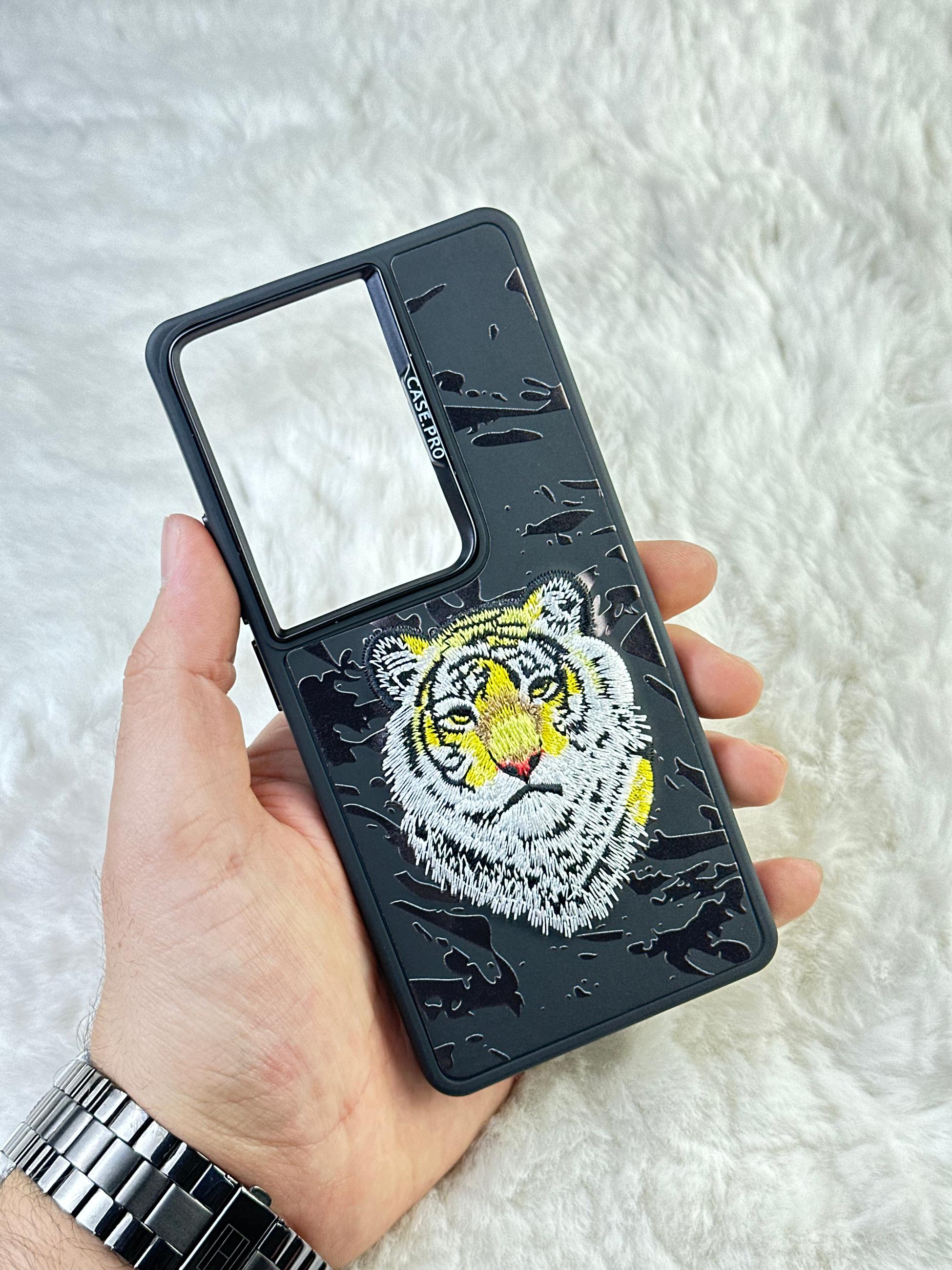 Xiaomi Redmi Note 13 Pro 4G Sert Kapaklı Tatlı Karakterli Dikişli Safari Kılıf