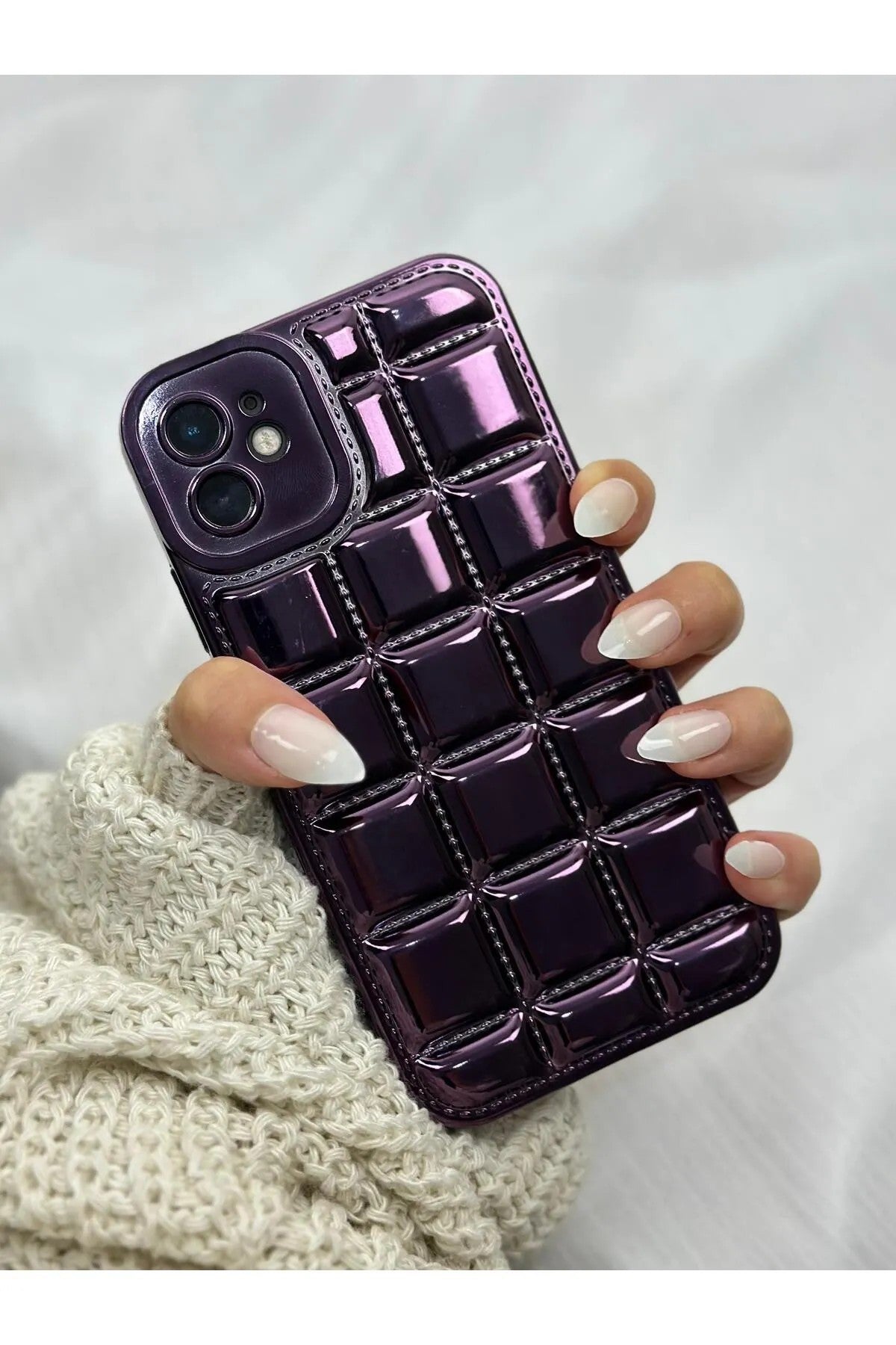 iPhone 11 Kabartmalı Dikiş Detaylı Baklava Desenli Parlak Vivid Kılıf Kılıf