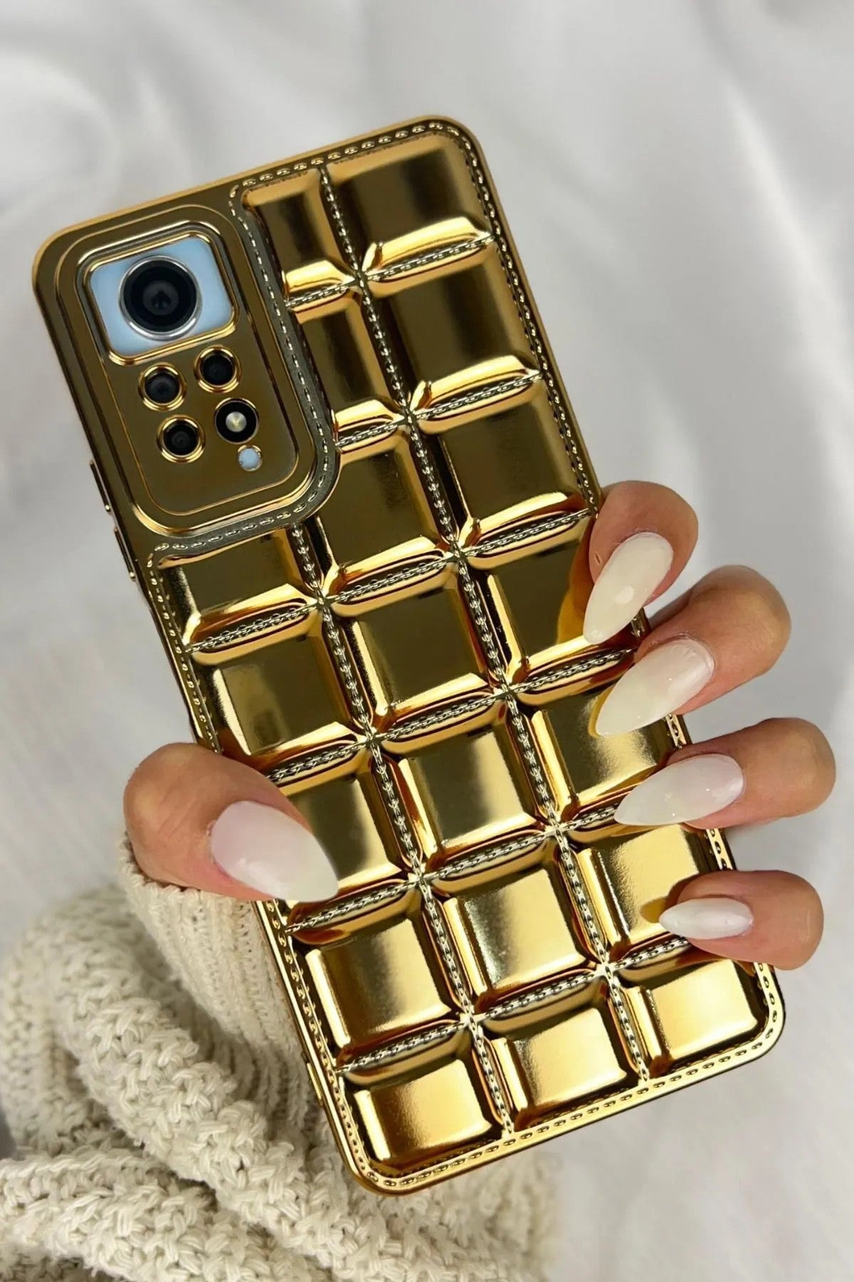 Redmi Note 11 Pro Kabartmalı Dikiş Detaylı Baklava Desenli Parlak Vivid Kılıf