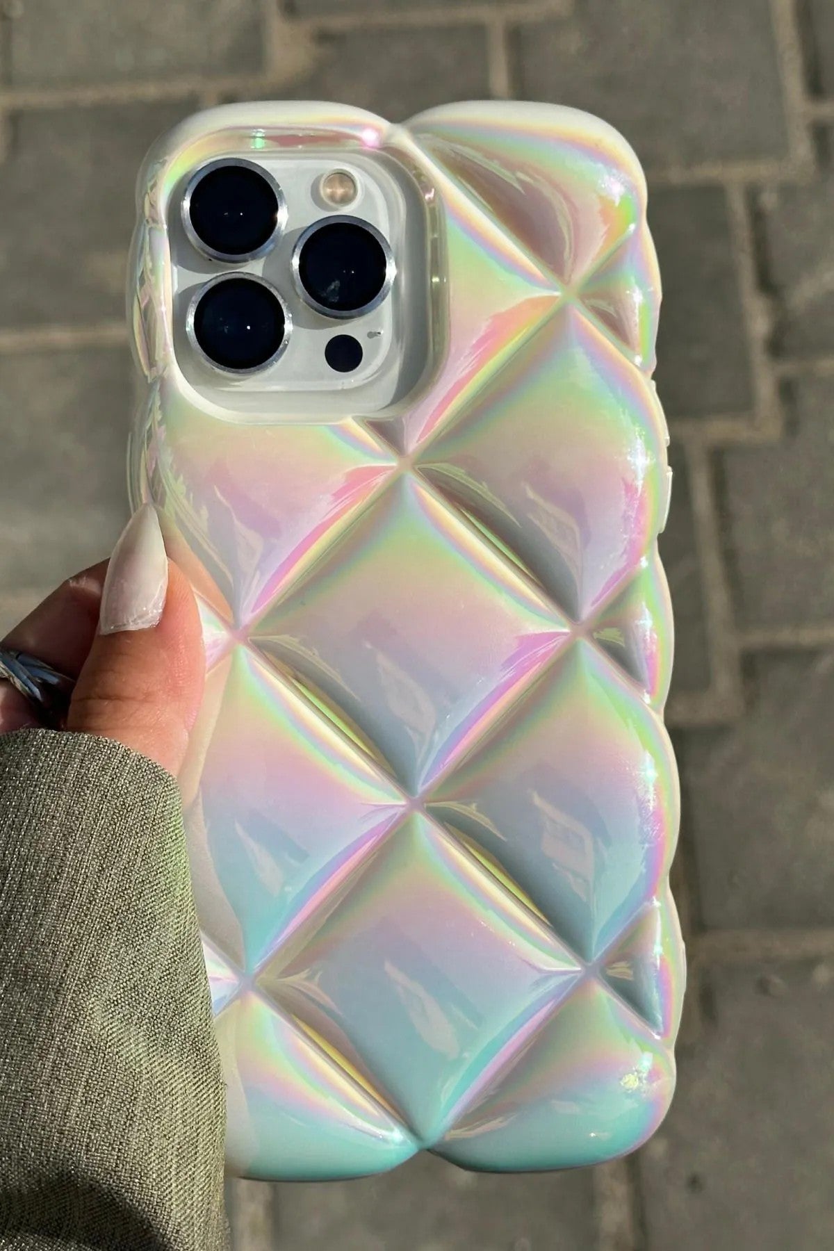 iPhone 15 Pro Kabartma Desenli 3D Darbe Emici Ultra Sağlam Pufy Kılıf