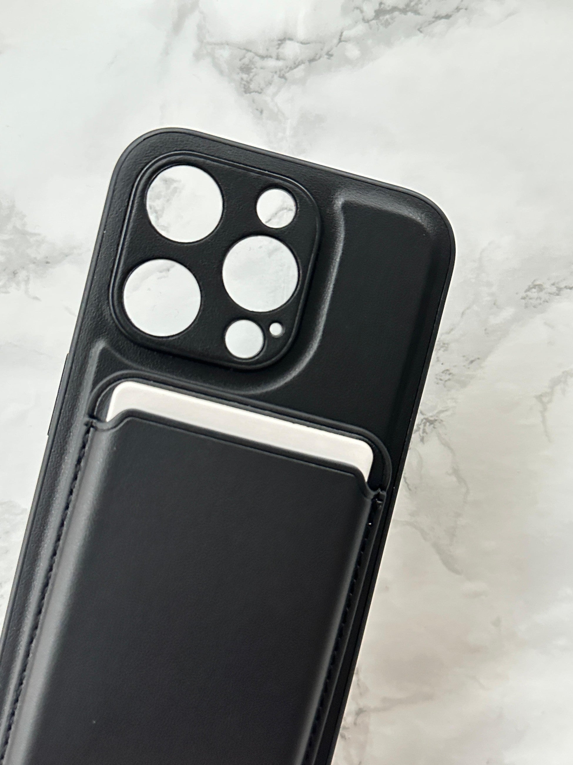 iPhone 15 Pro Deri Magnetik Kartlıklı Kamera Korumalı Kartlıklı Kılıf