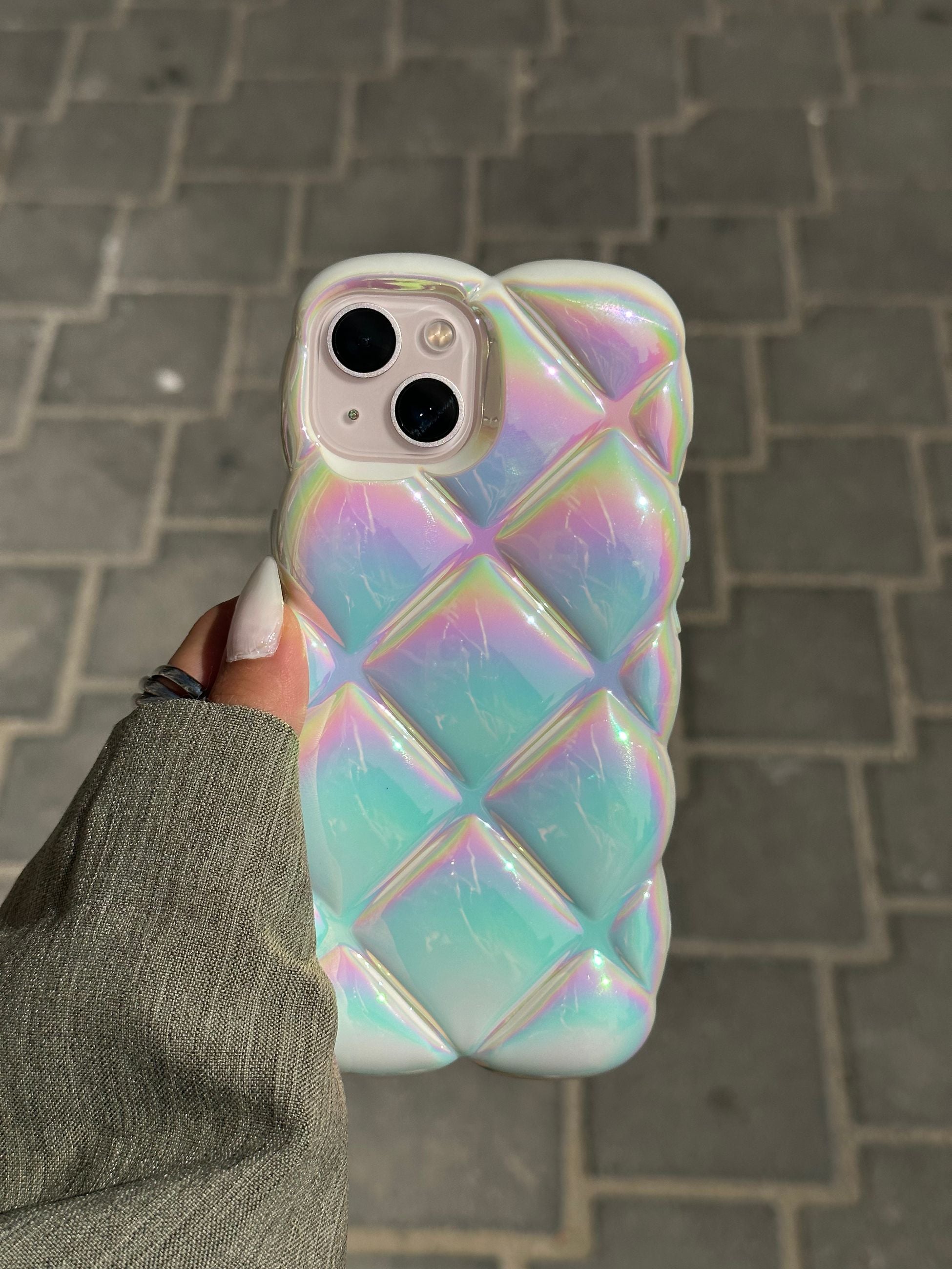 iPhone 15 Kabartma Desenli 3D Darbe Emici Ultra Sağlam Pufy Kılıf