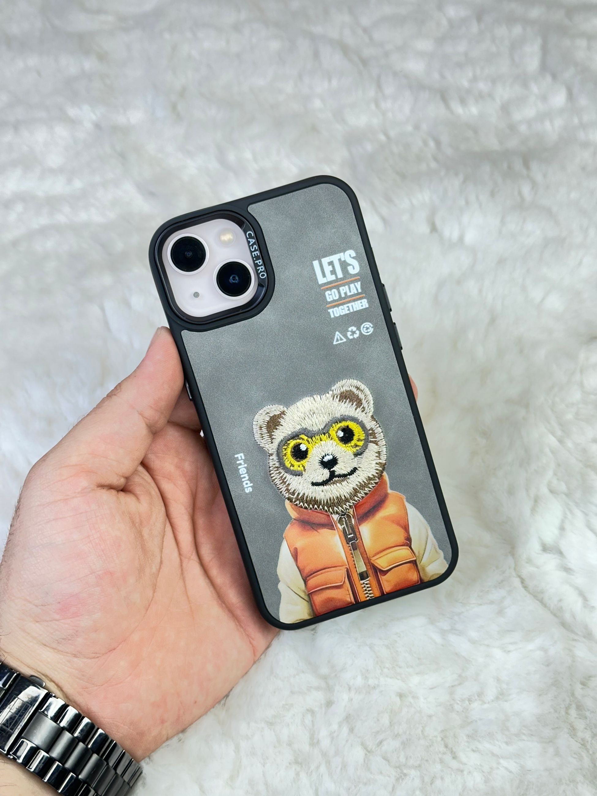 iPhone 13 Sert Kapaklı Tatlı Karakterli Dikişli Safari Kılıf