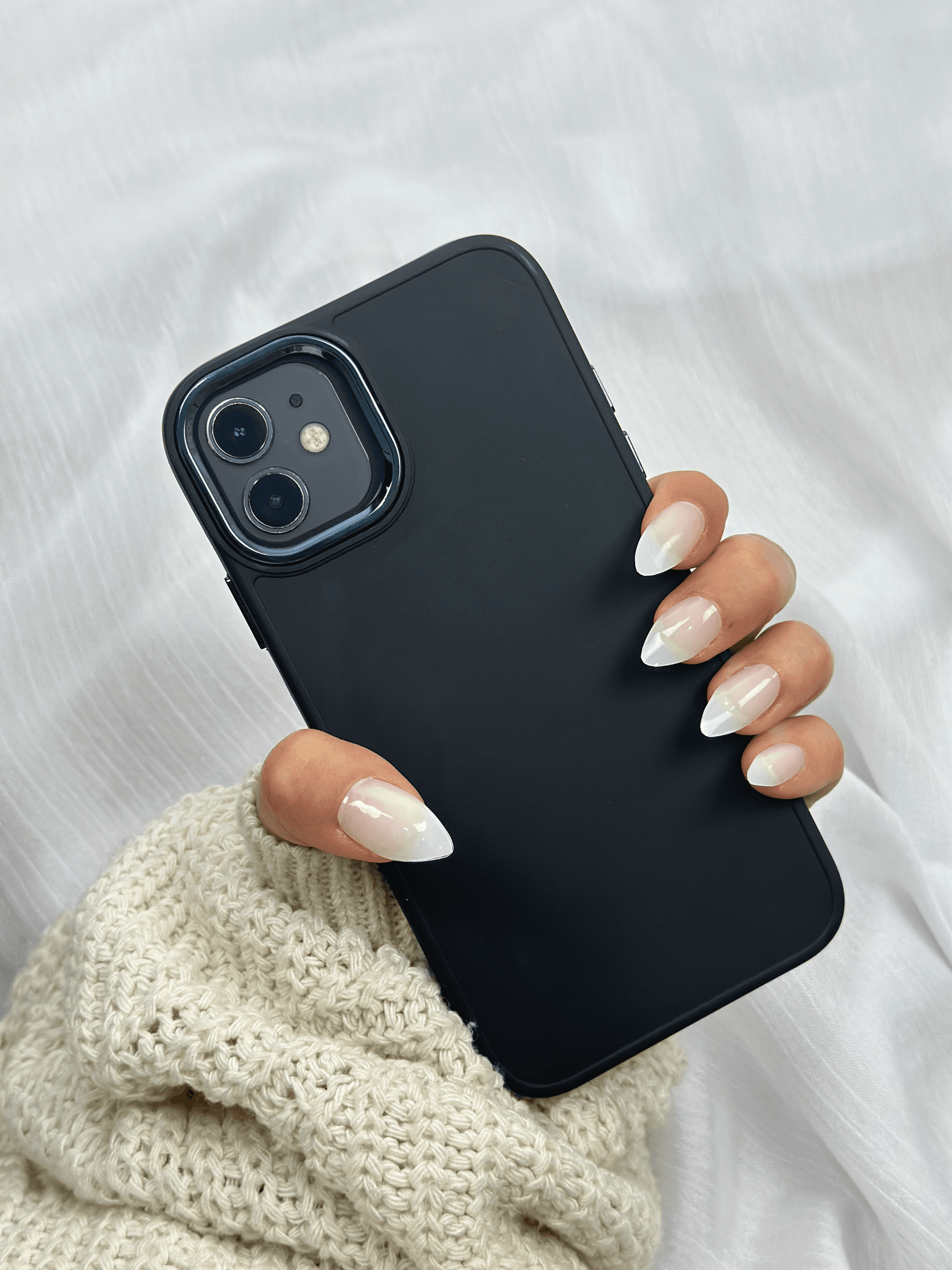 Iphone 11 Parlak Metal Detaylı Tuşu Kolay Basmalı Lansman Pastel Silikon Ruby Kılıf