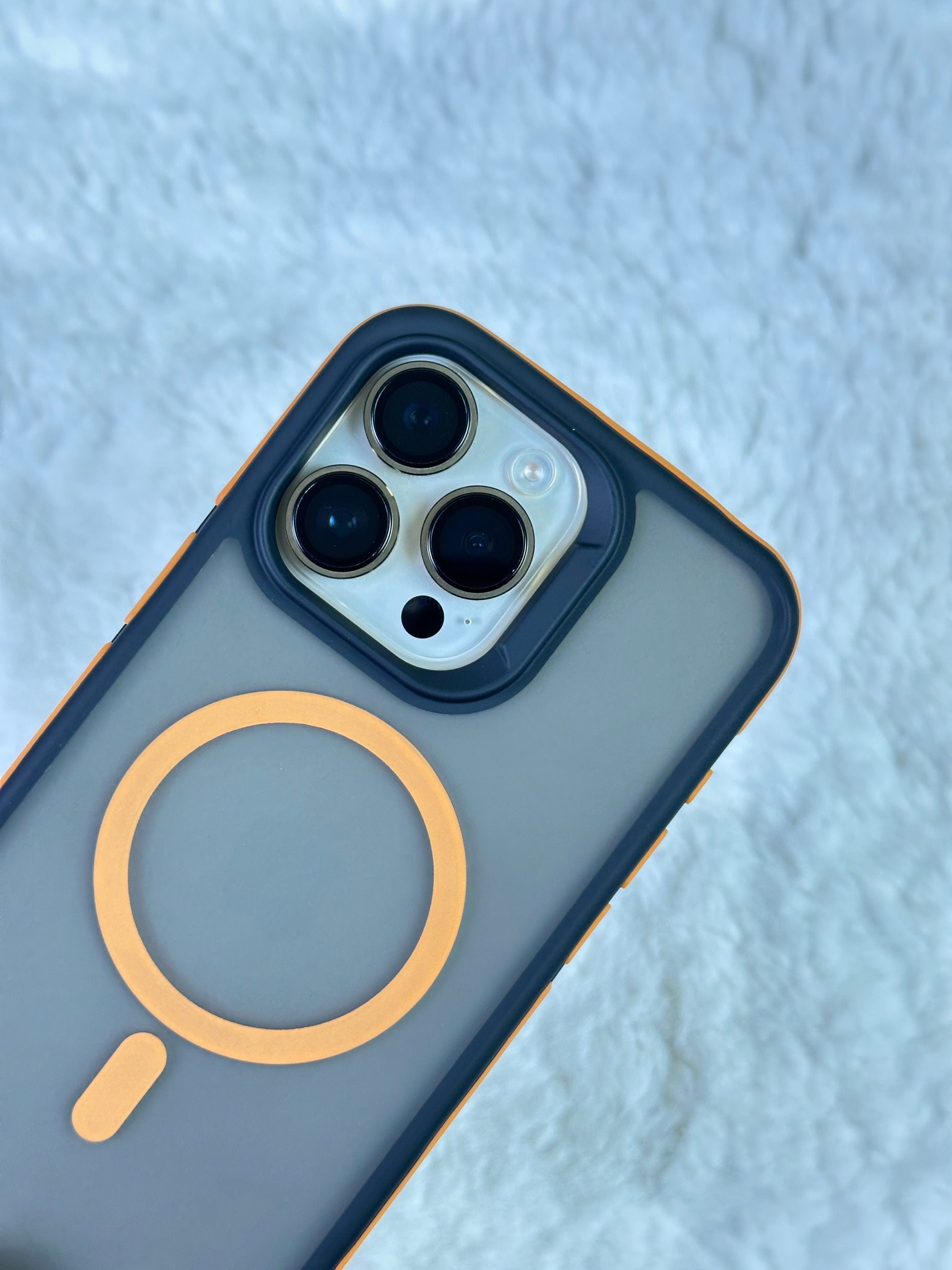 iPhone 15 Pro Max ile Uyumlu Magsafe Özellikli Arkası Mat Yanları Renkli Star Magsafe Kılıf