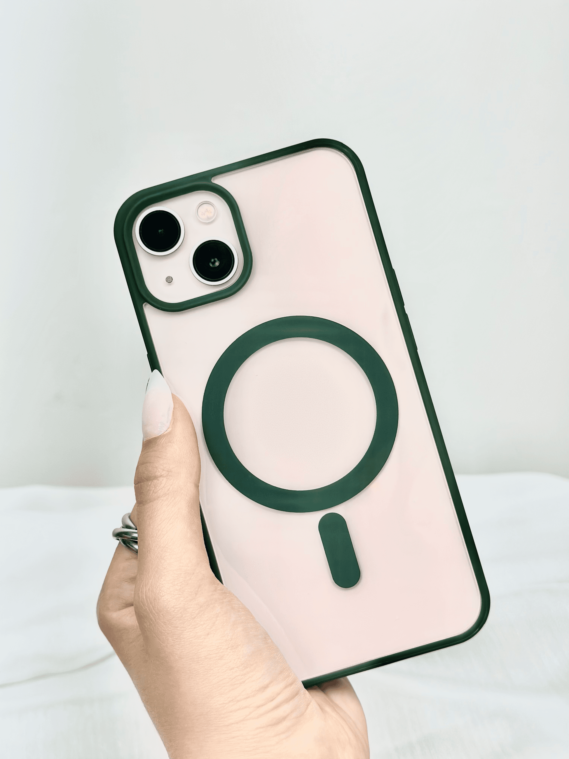 iPhone 14 Ile Uyumlu Magsafe Wireless Şarj Özellikli Silikon Kamera Çıkıntılı Rema Kılıf