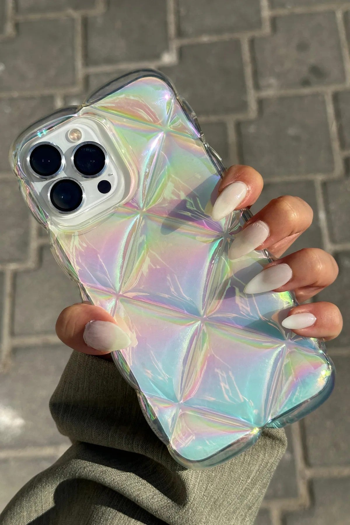 iPhone 15 Pro Max Kabartma Desenli 3D Darbe Emici Ultra Sağlam Pufy Kılıf