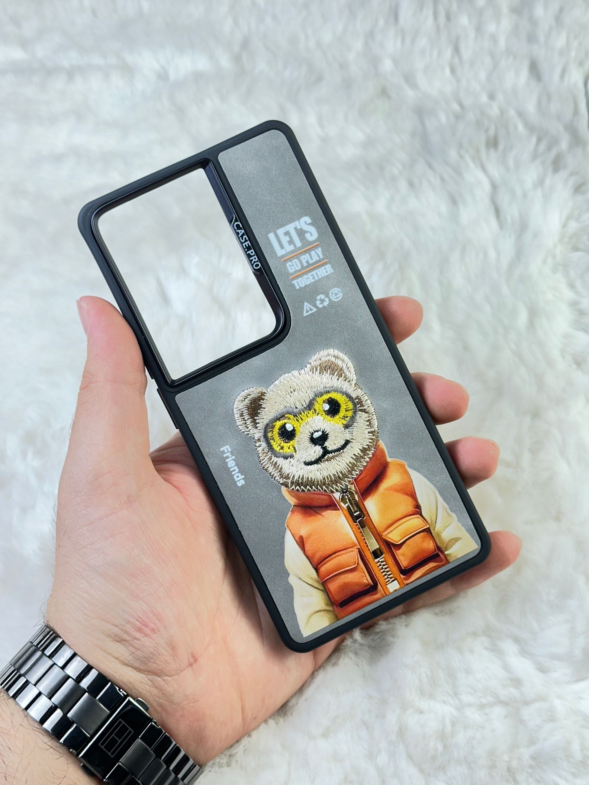 Xiaomi Redmi Note 13 Pro 4G Sert Kapaklı Tatlı Karakterli Dikişli Safari Kılıf