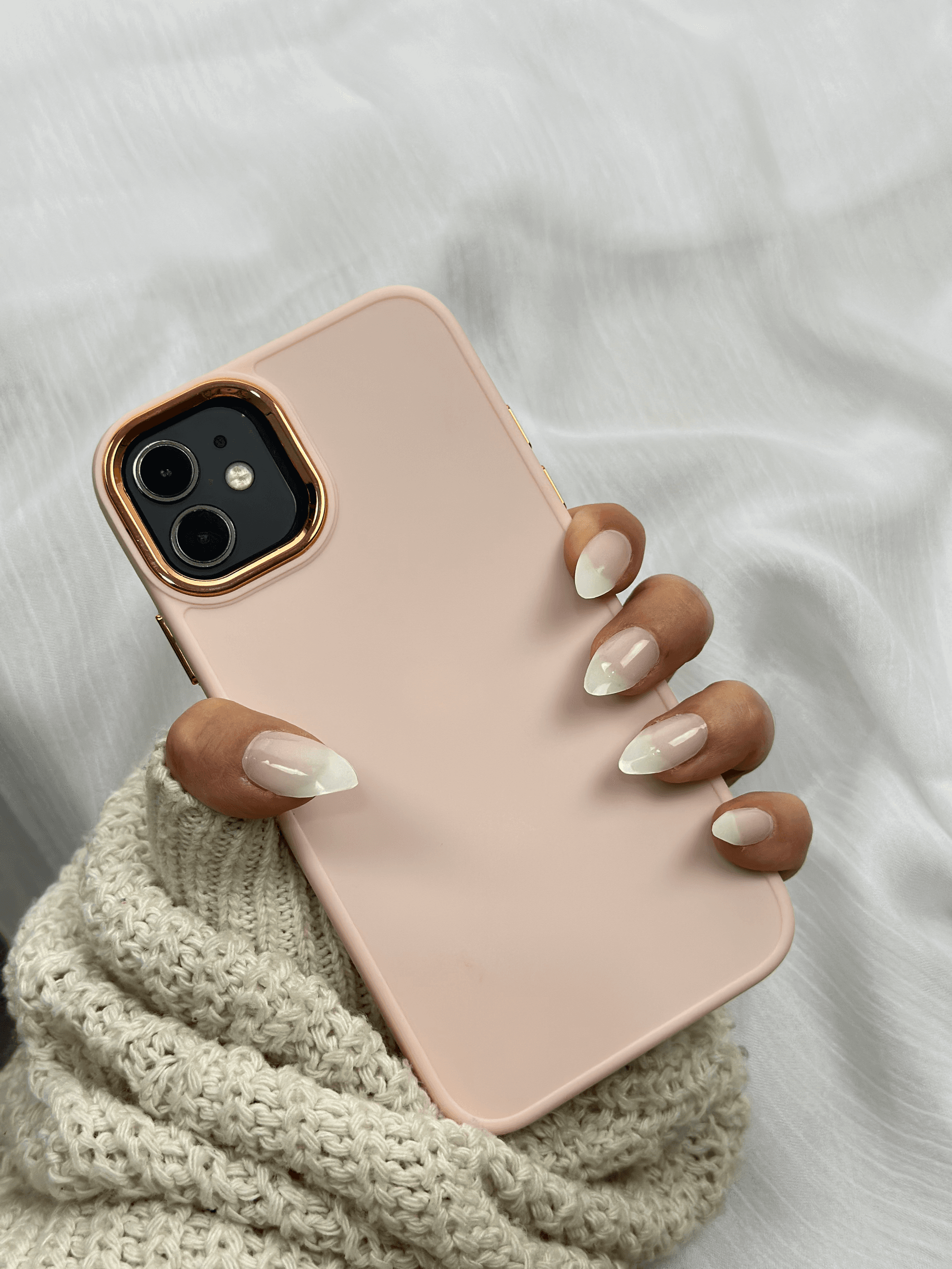 Iphone 11 Parlak Metal Detaylı Tuşu Kolay Basmalı Lansman Pastel Silikon Ruby Kılıf