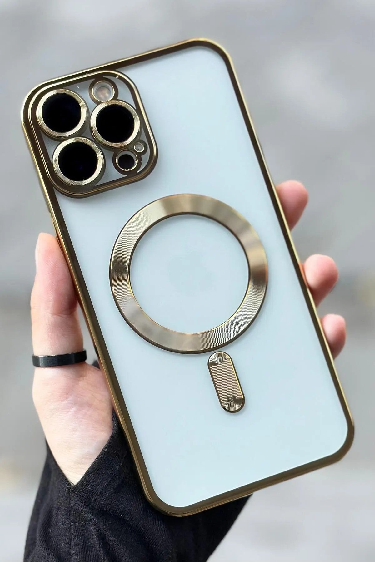 iPhone 15 Pro Kamera Korumalı Sararmaz Silikon Parlak Magsafe Destekli Modern Cetro Kılıf