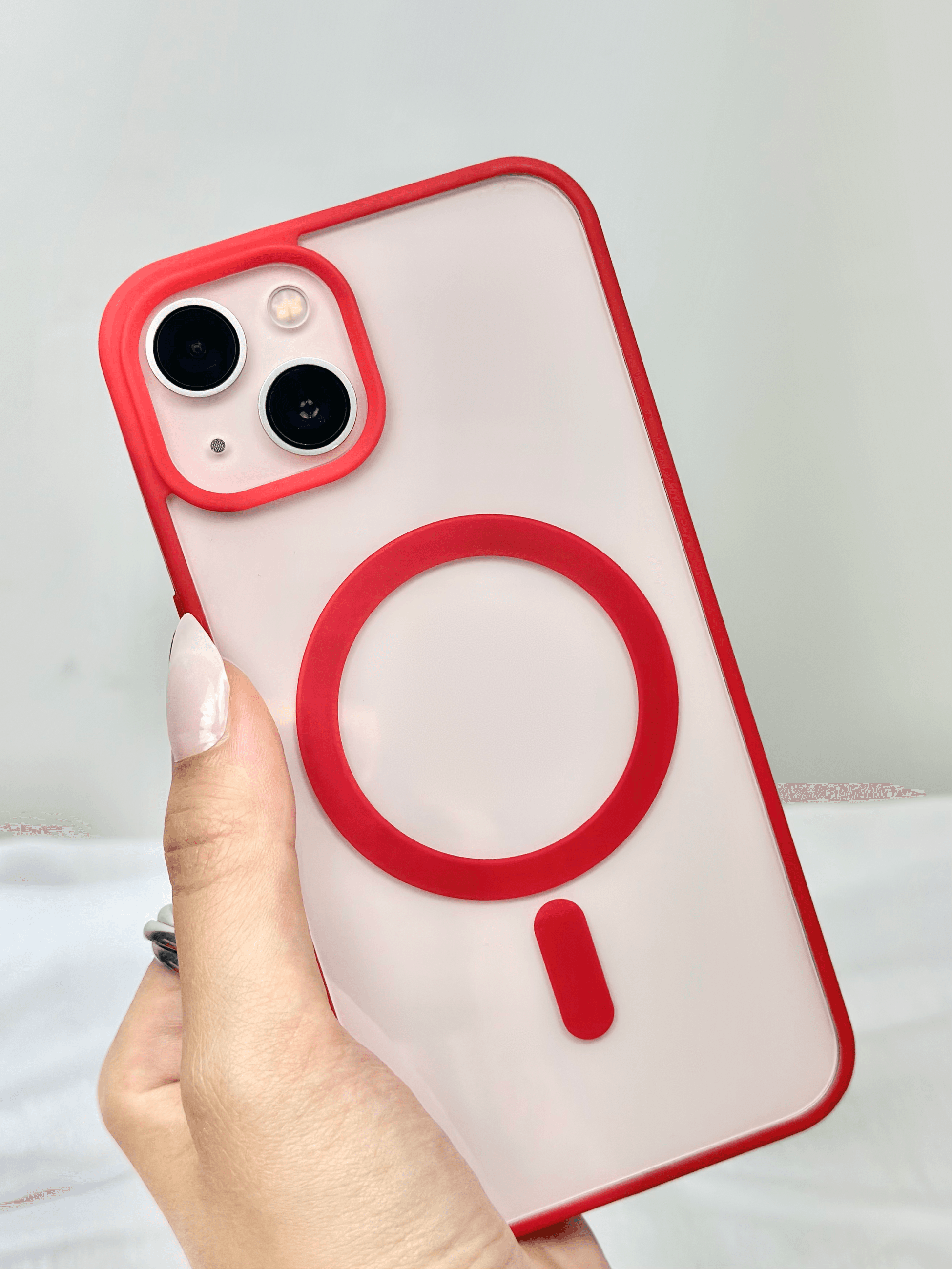 iPhone 13 Ile Uyumlu Magsafe Wireless Şarj Özellikli Silikon Kamera Çıkıntılı Rema Kılıf