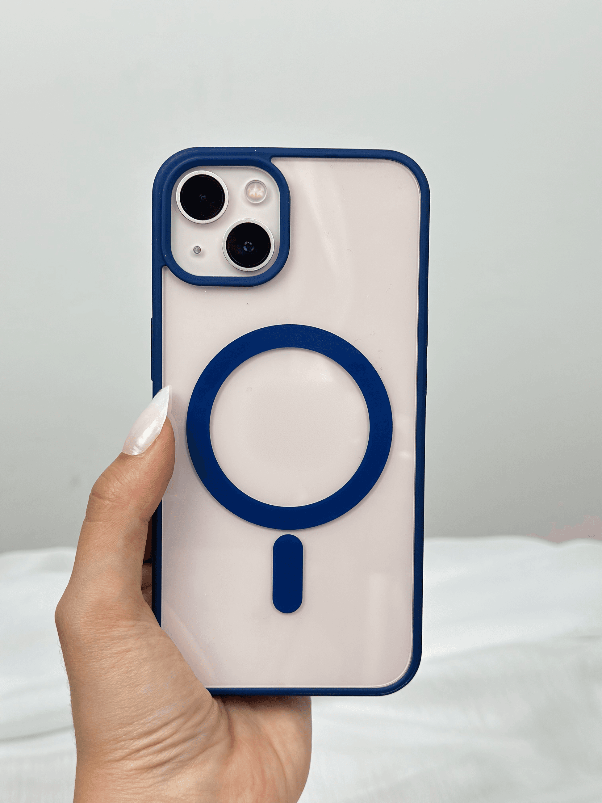 iPhone 15 Magsafe Wireless Şarj Özellikli Silikon Kamera Çıkıntılı REMA Kılıf