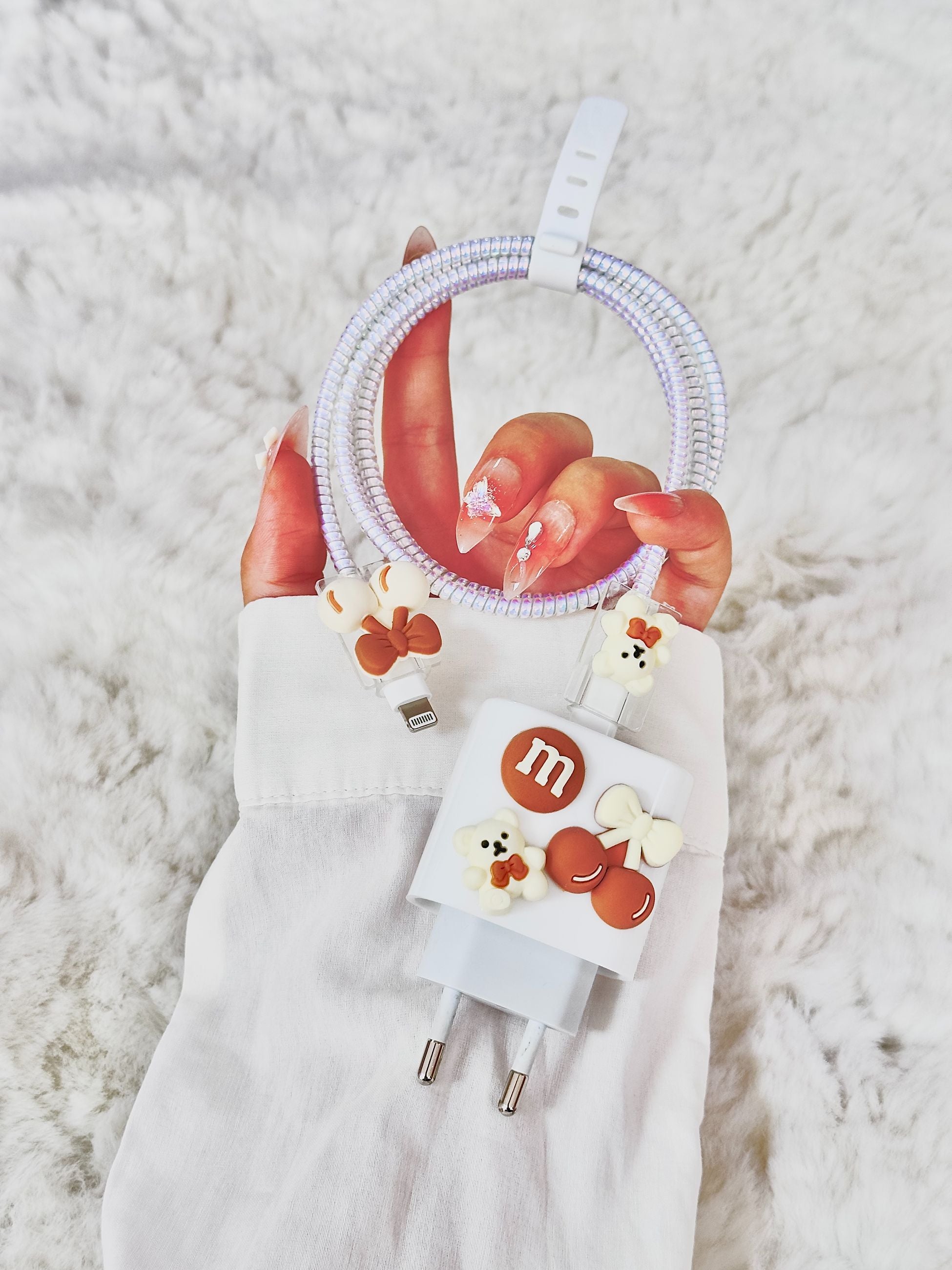 iPhone 18W/20W Uyumlu Şarj Kılıfı M&M Beyaz