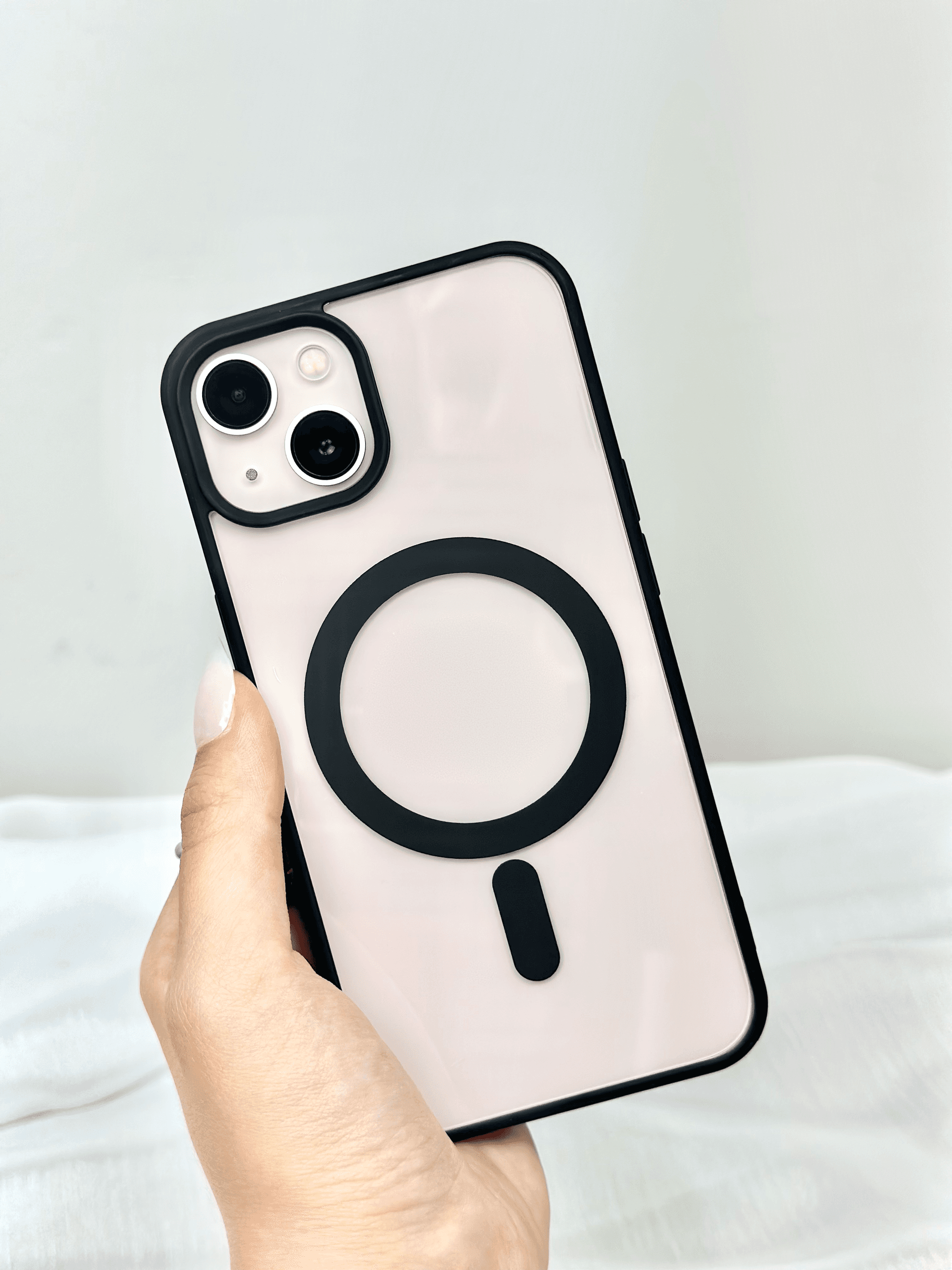 iPhone 13 Ile Uyumlu Magsafe Wireless Şarj Özellikli Silikon Kamera Çıkıntılı Rema Kılıf