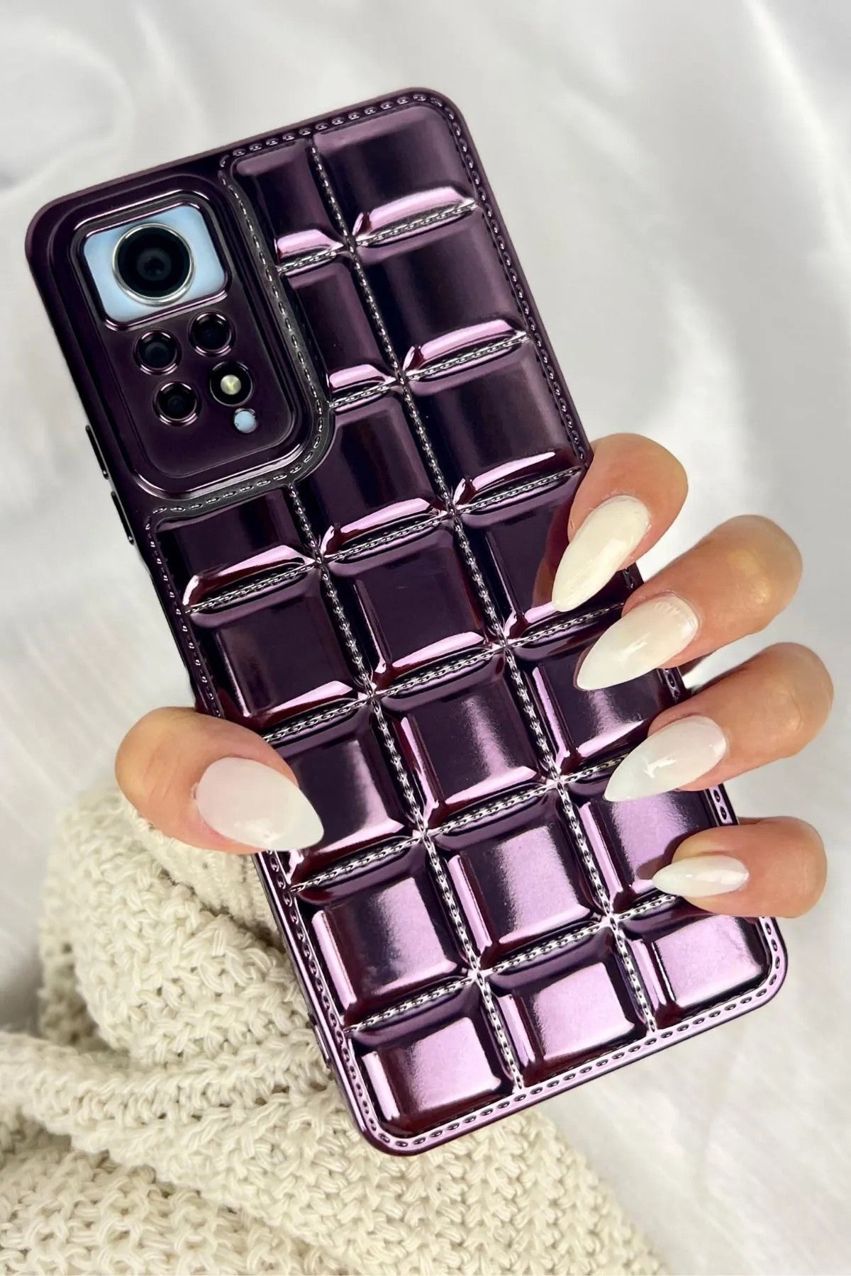 Redmi Note 11 Pro Kabartmalı Dikiş Detaylı Baklava Desenli Parlak Vivid Kılıf