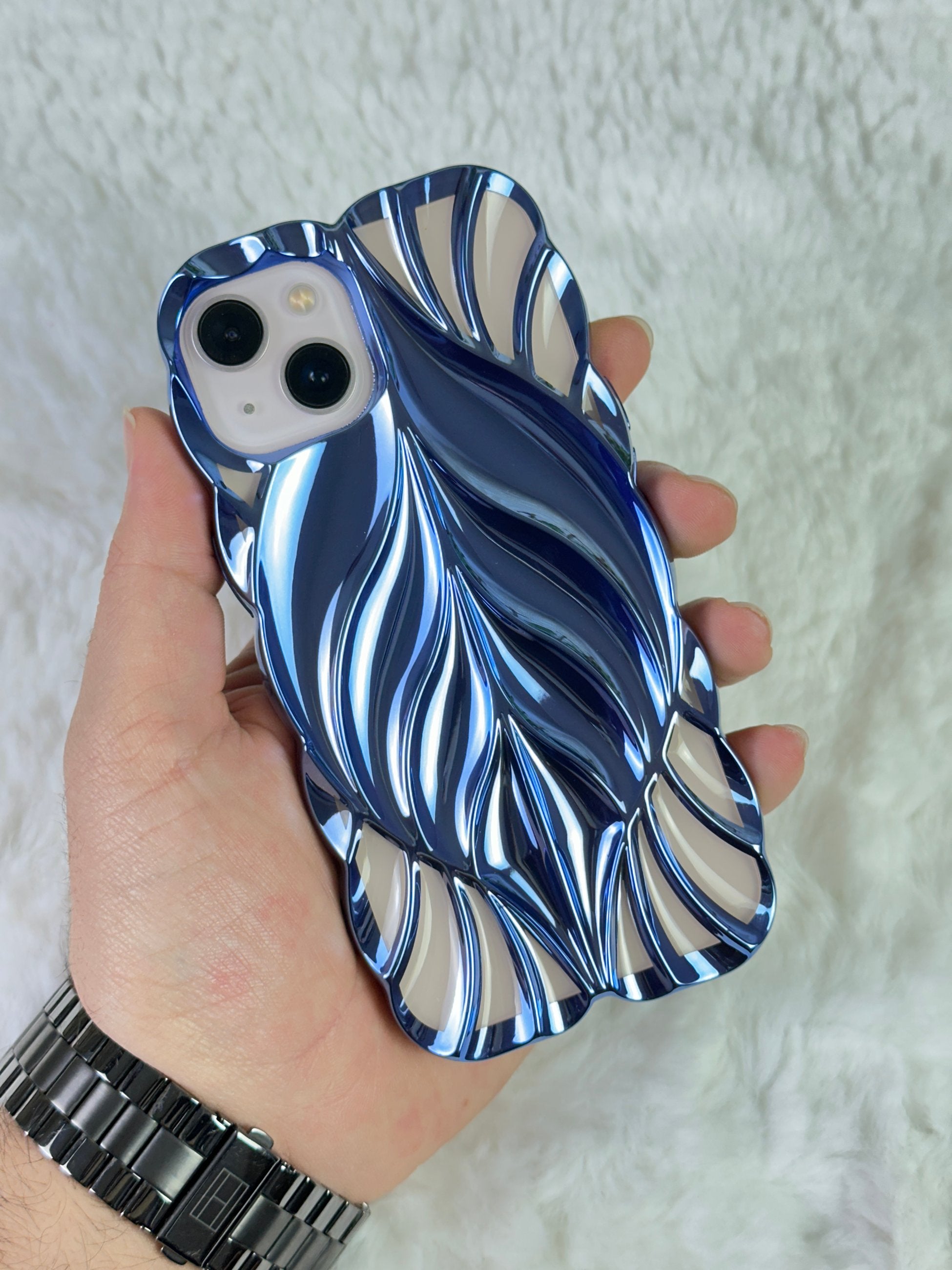 iPhone 15 ile Uyumlu Yaprak Desenli Kabartmalı Darbelere Karşı Dayanıklı Leaf Line Kılıf