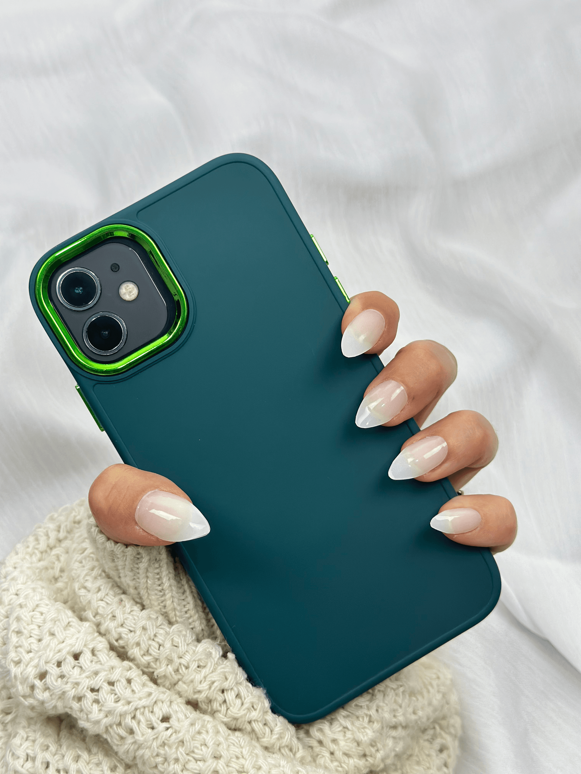 Iphone 11 Parlak Metal Detaylı Tuşu Kolay Basmalı Lansman Pastel Silikon Ruby Kılıf