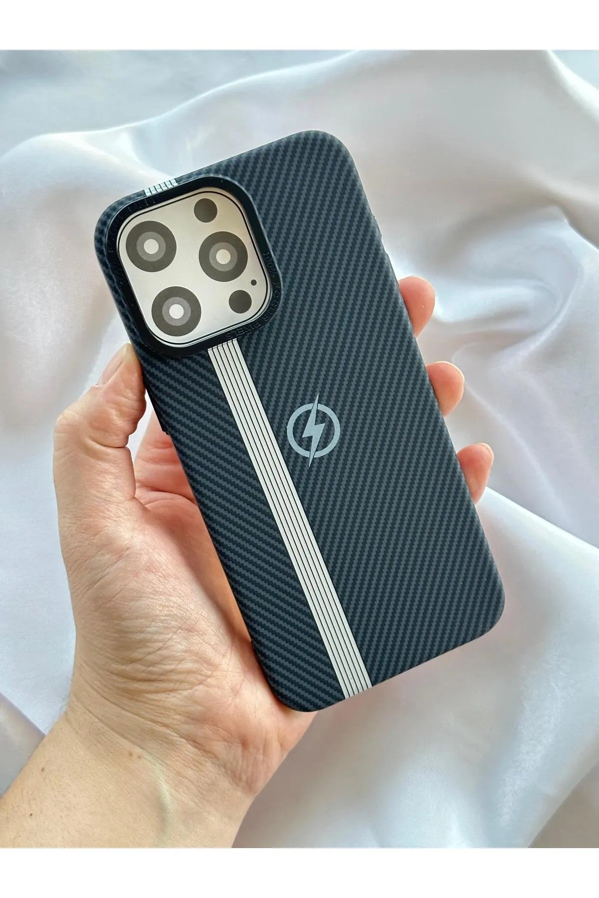 iPhone 15 Pro Max ile Uyumlu Karbon Desenli Yükseltilmiş Kamera Korumalı Modern Kılıf