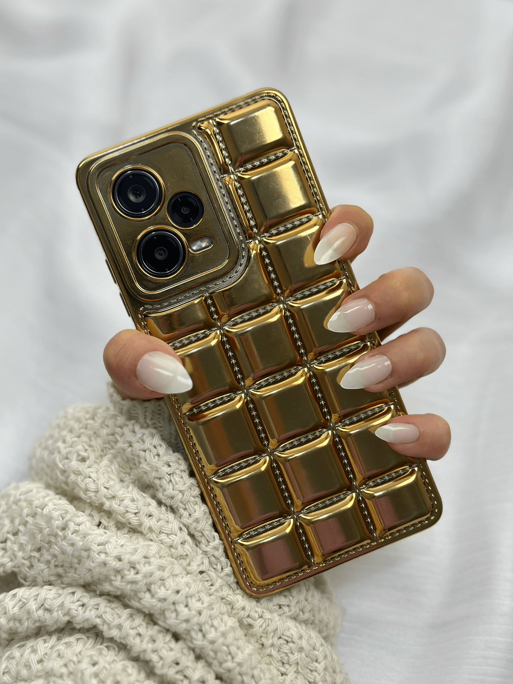 Redmi Note 12 Pro 5G Kabartmalı Dikiş Detaylı Baklava Desenli Parlak Vivid Kılıf