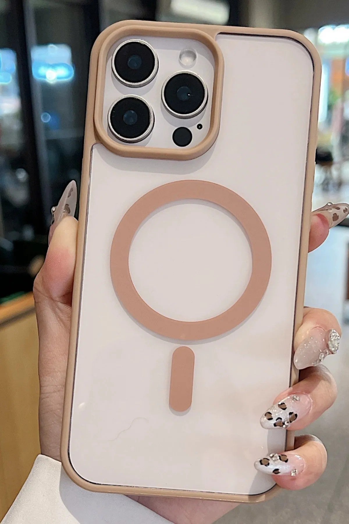 iPhone 16 Pro Max Magsafe Wireless Şarj Özellikli Silikon Kamera Çıkıntılı REMA Kılıf