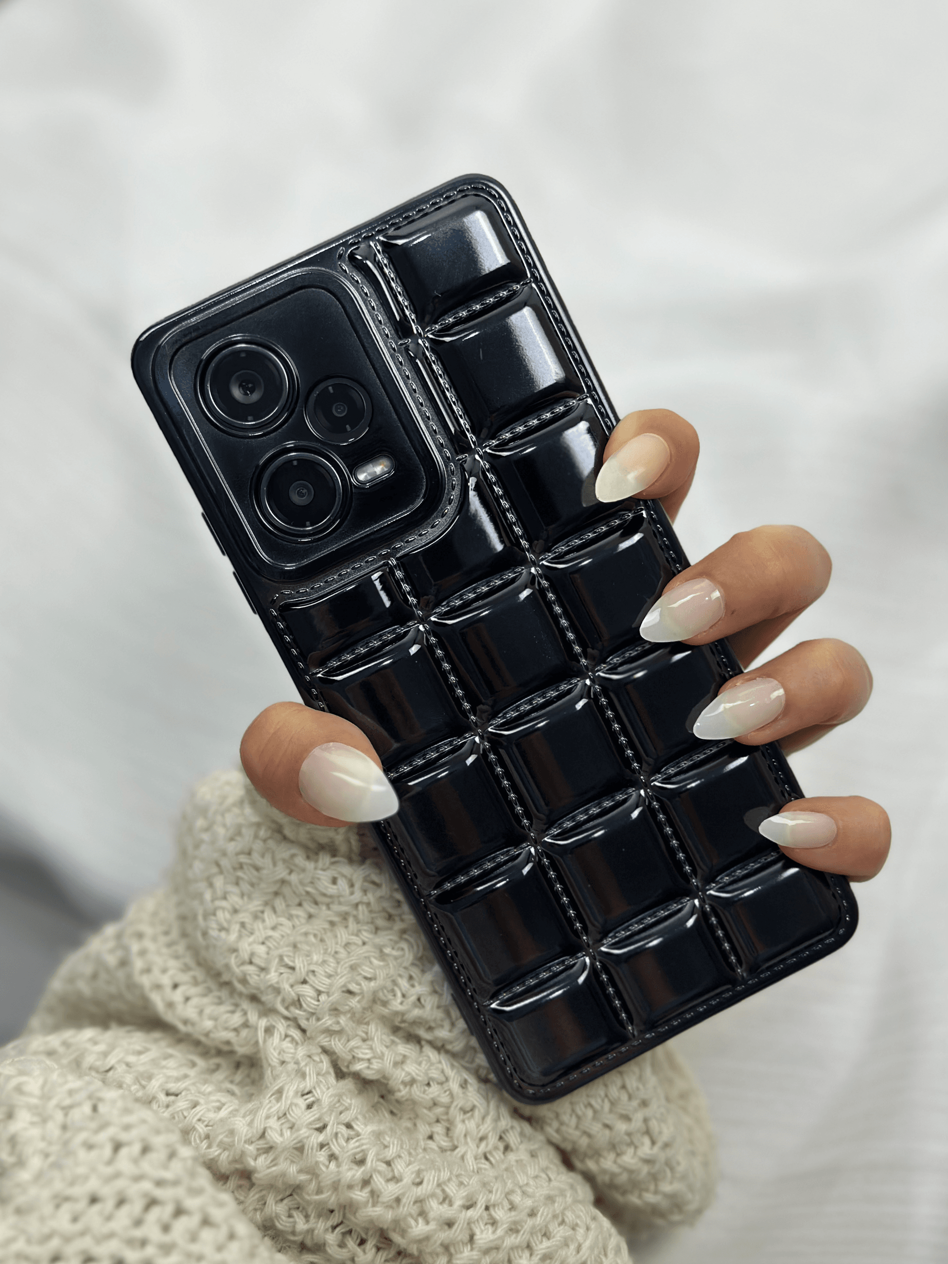 Redmi Note 12 Pro 5G Kabartmalı Dikiş Detaylı Baklava Desenli Parlak Vivid Kılıf