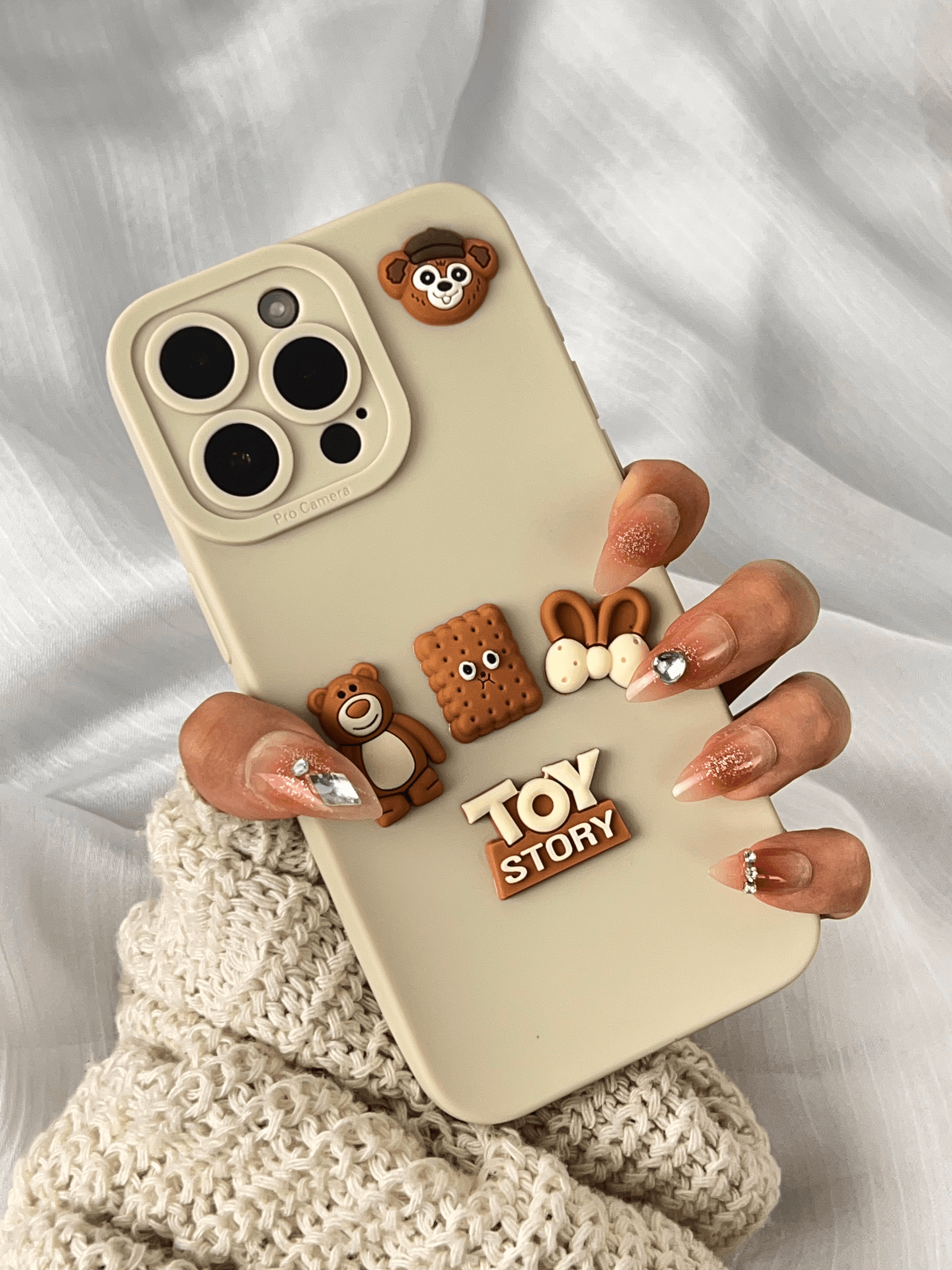 Apple iPhone 15 Pro Ayıcık Desenli Sevimli Silikon Lansman Toy-Bear Kılıf