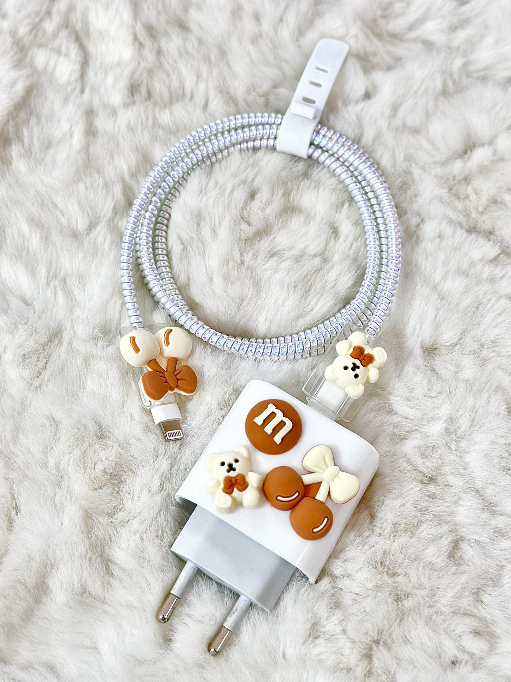 iPhone 18W/20W Uyumlu Şarj Kılıfı M&M Beyaz