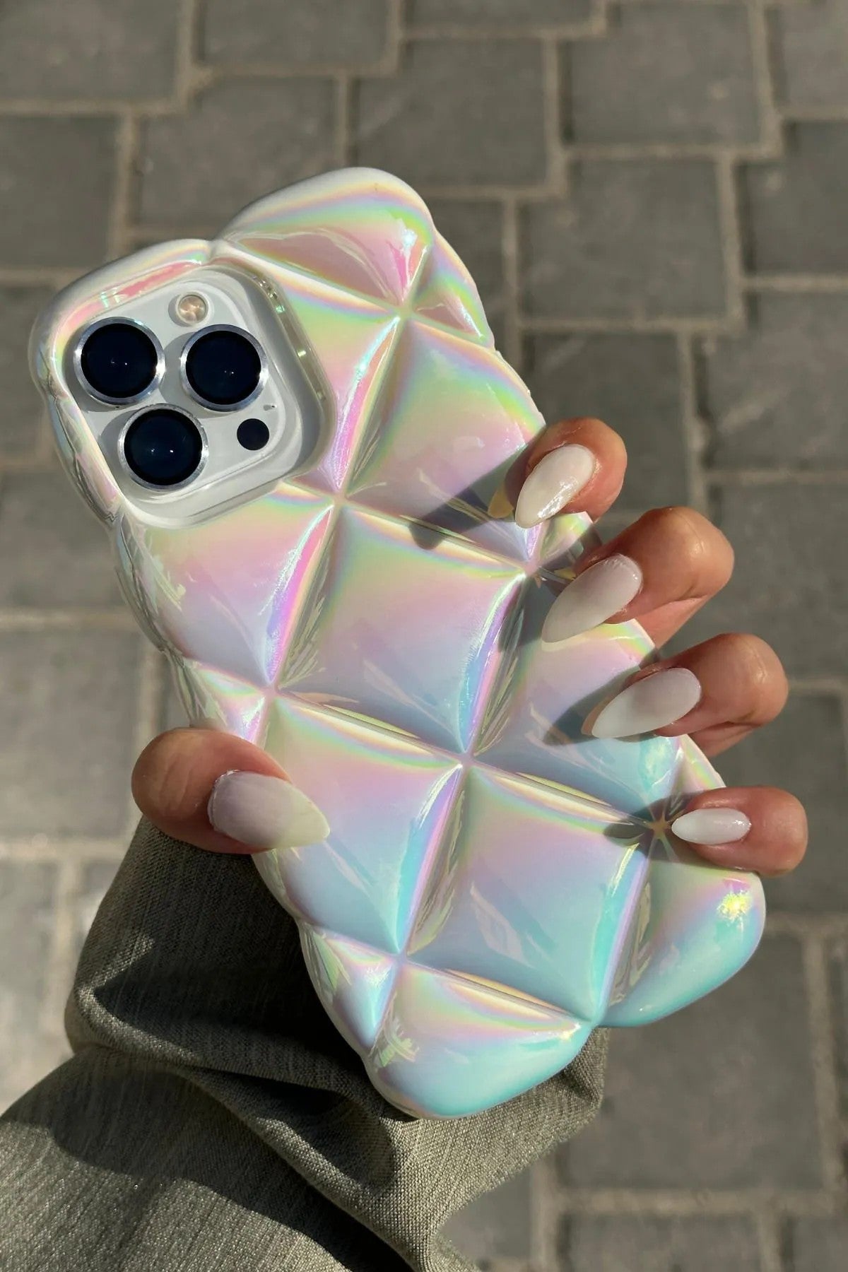 iPhone 15 Pro Kabartma Desenli 3D Darbe Emici Ultra Sağlam Pufy Kılıf