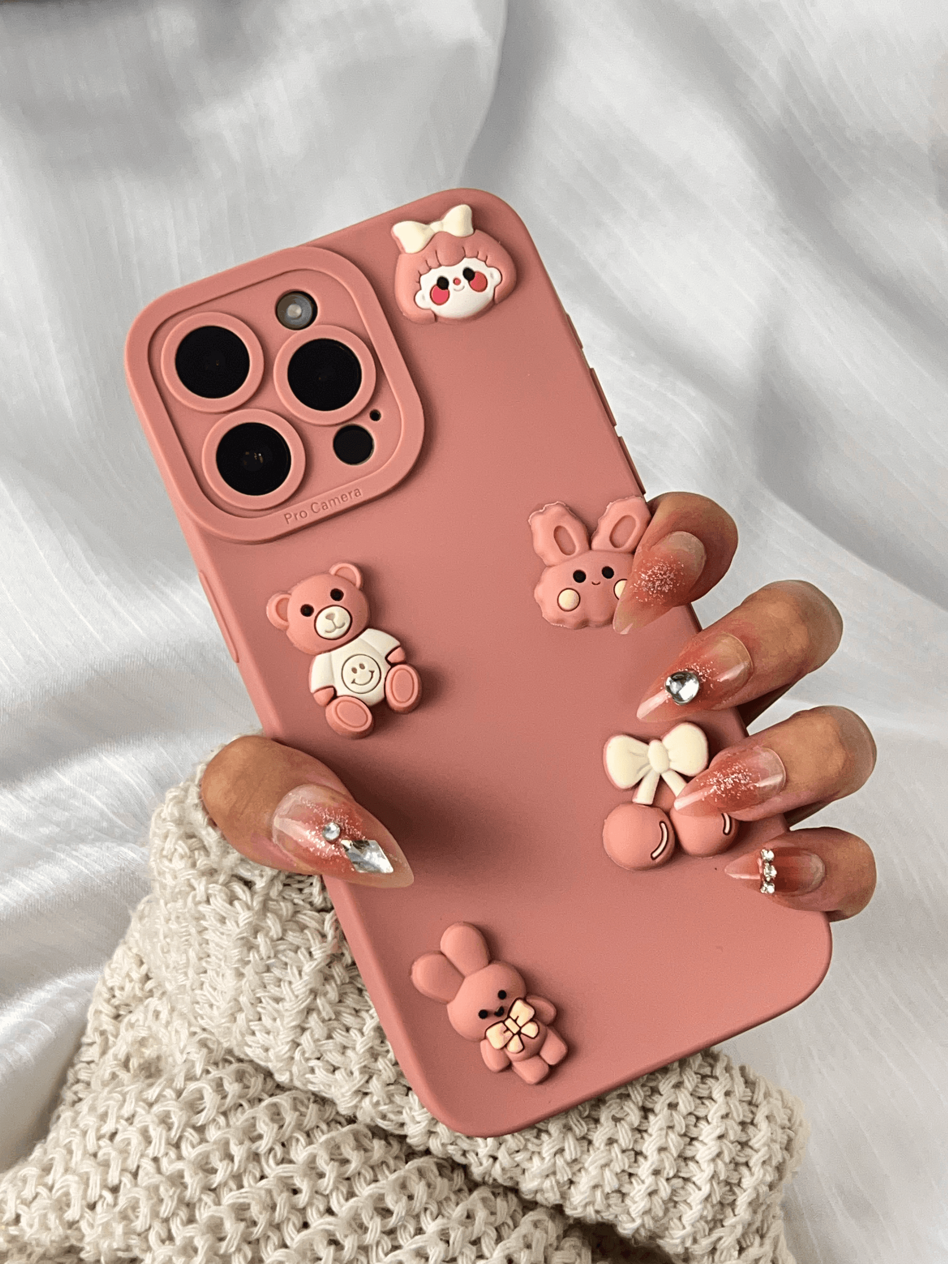 Apple iPhone 15 Pro Ayıcık Desenli Sevimli Silikon Lansman Toy-Bear Kılıf