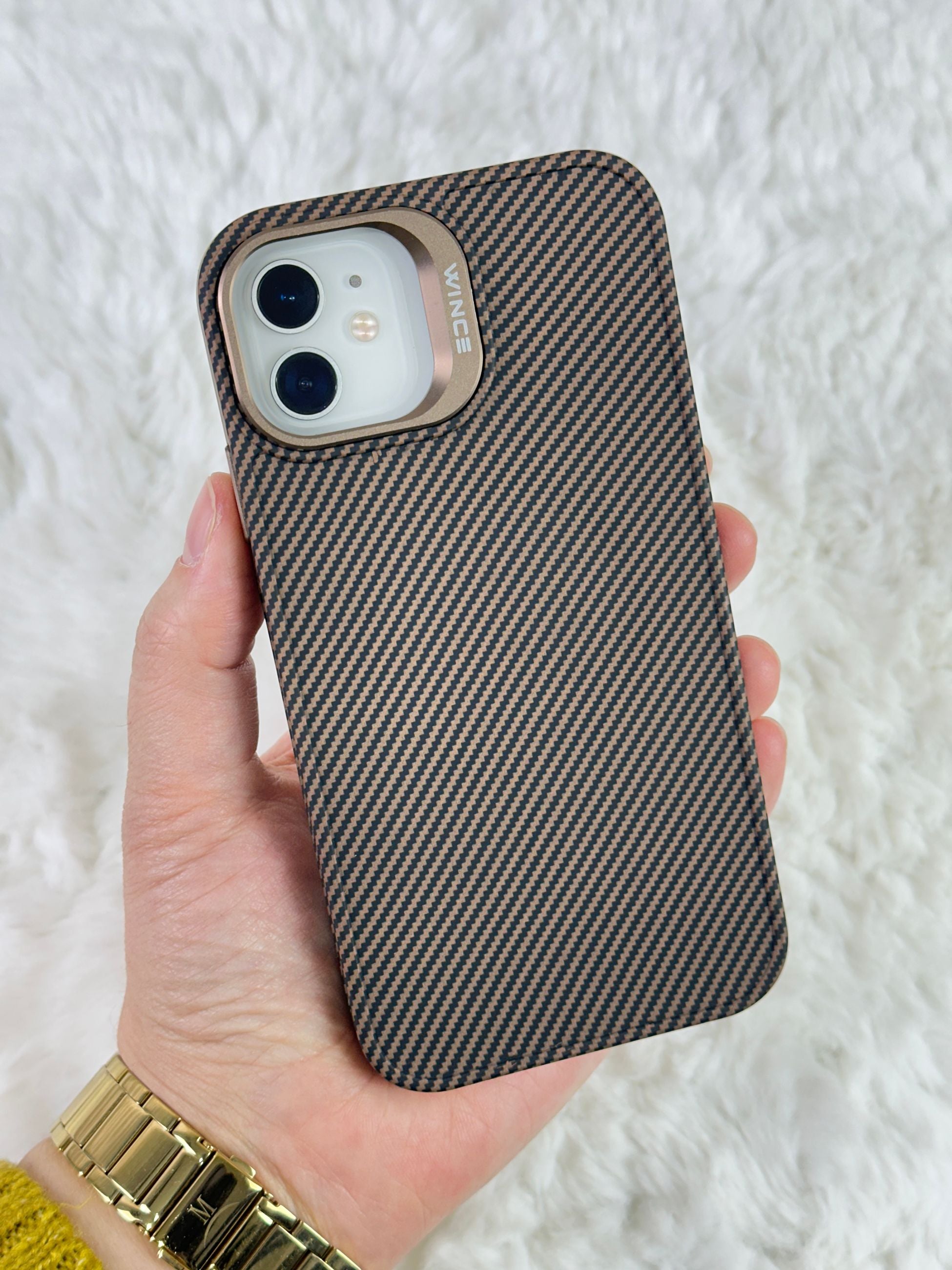 iPhone 11 Karbon Kamera Kısmı Stand Olabilen Kılıf ile Aynı Renkte Lens Koruyuculu Mag Karbon Kılıf