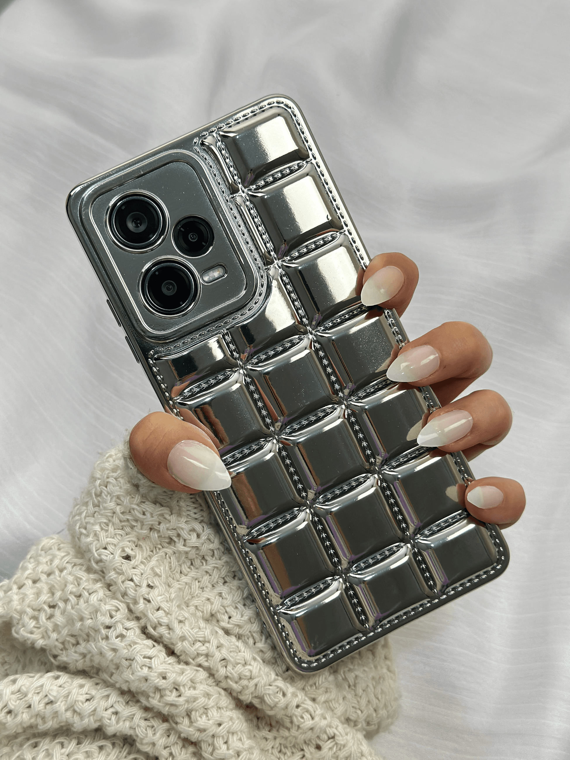 Redmi Note 12 Pro 5G Kabartmalı Dikiş Detaylı Baklava Desenli Parlak Vivid Kılıf