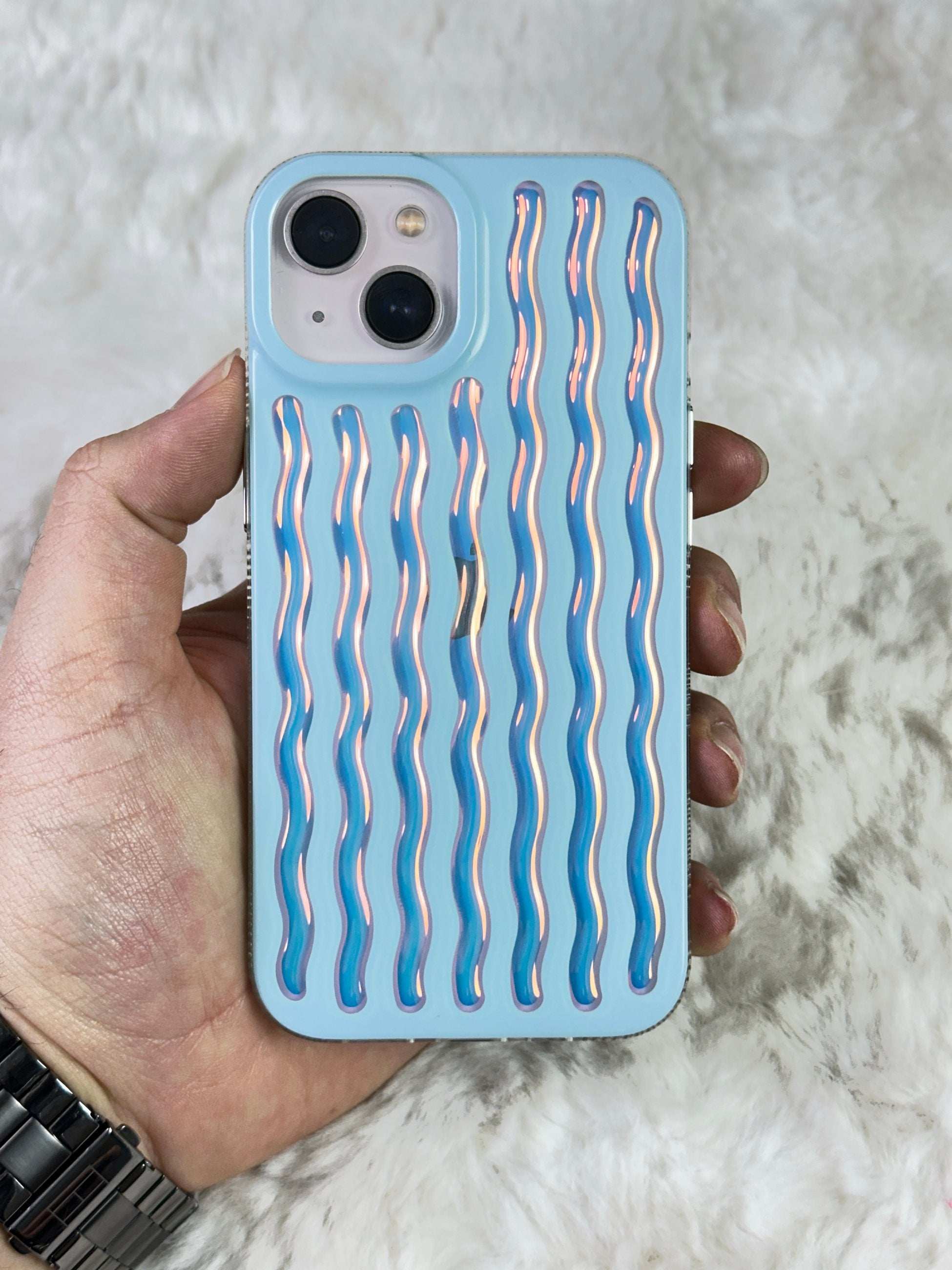 iPhone 13 ile Uyumlu Renkli Dalgalı Darbelere Karşı Dayanıklı Kamera Çıkıntılı İsmira Kılıf