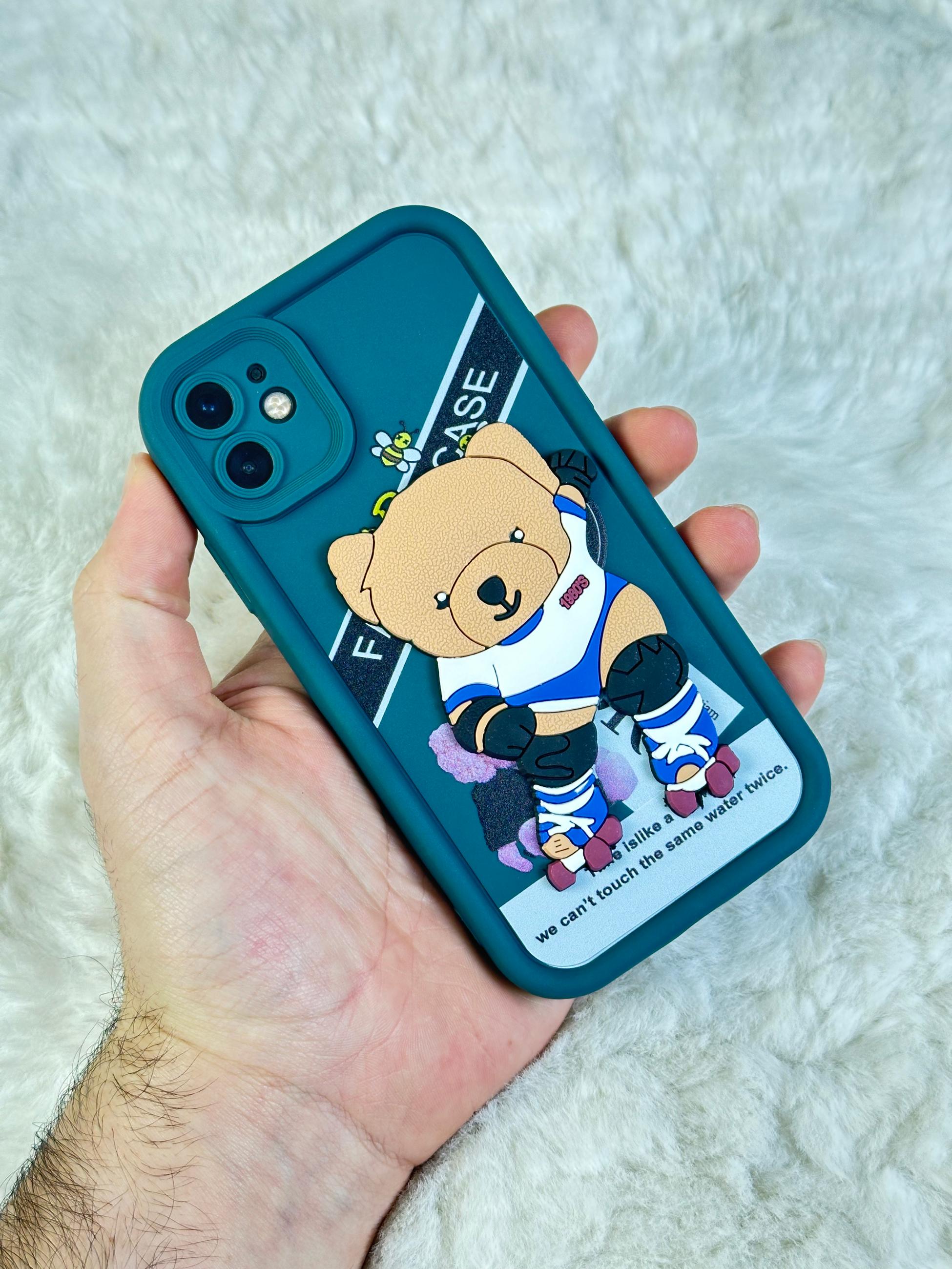 iPhone 11 Sert Silikonlu Lansman Ayıcıklı kılıf