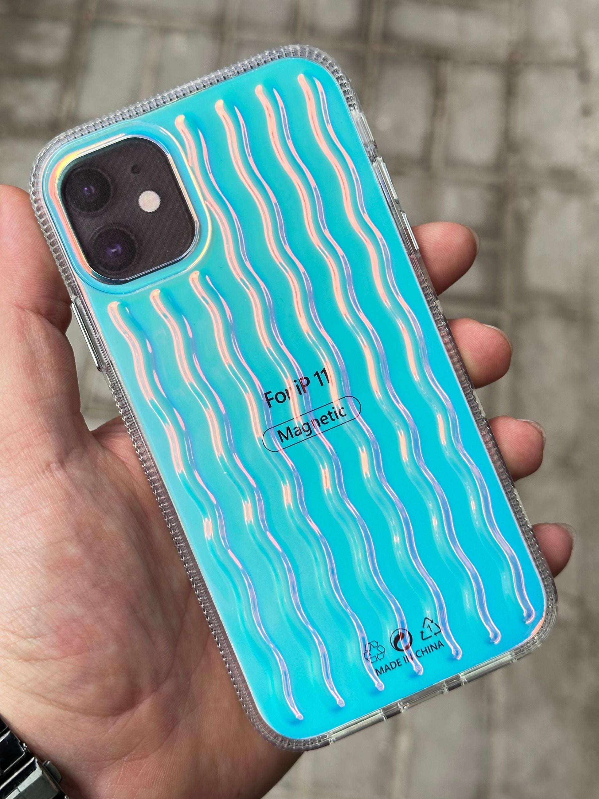 iPhone 11 ile Uyumlu Renkli Dalgalı Darbelere Karşı Dayanıklı Kamera Çıkıntılı İsmira Kılıf