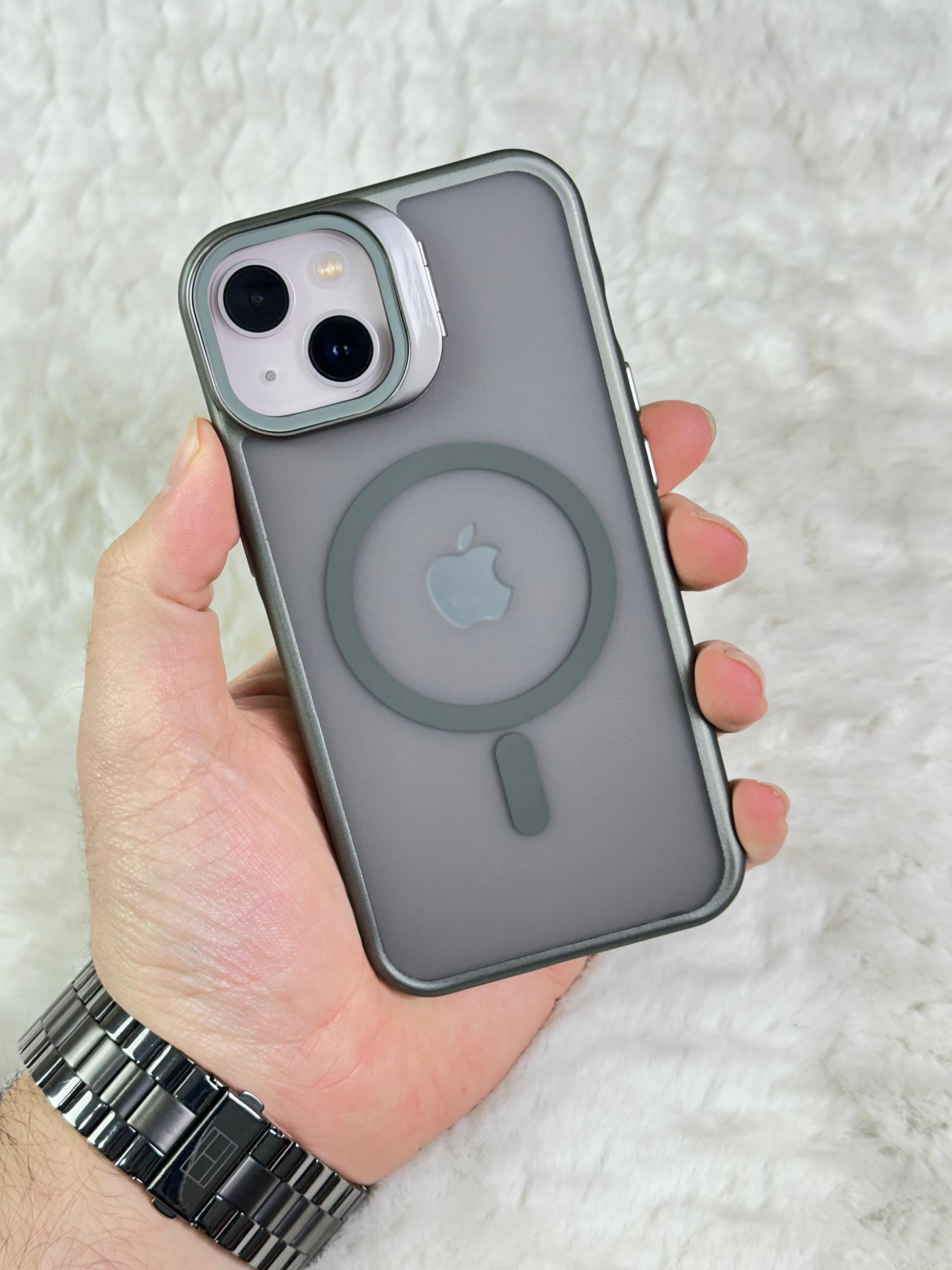 iPhone 13 Açılabilir Kamera Koruyucu Cam ve Stand Olabilen Arkası Mat Yanları Sert Silikon Duda Magsafe