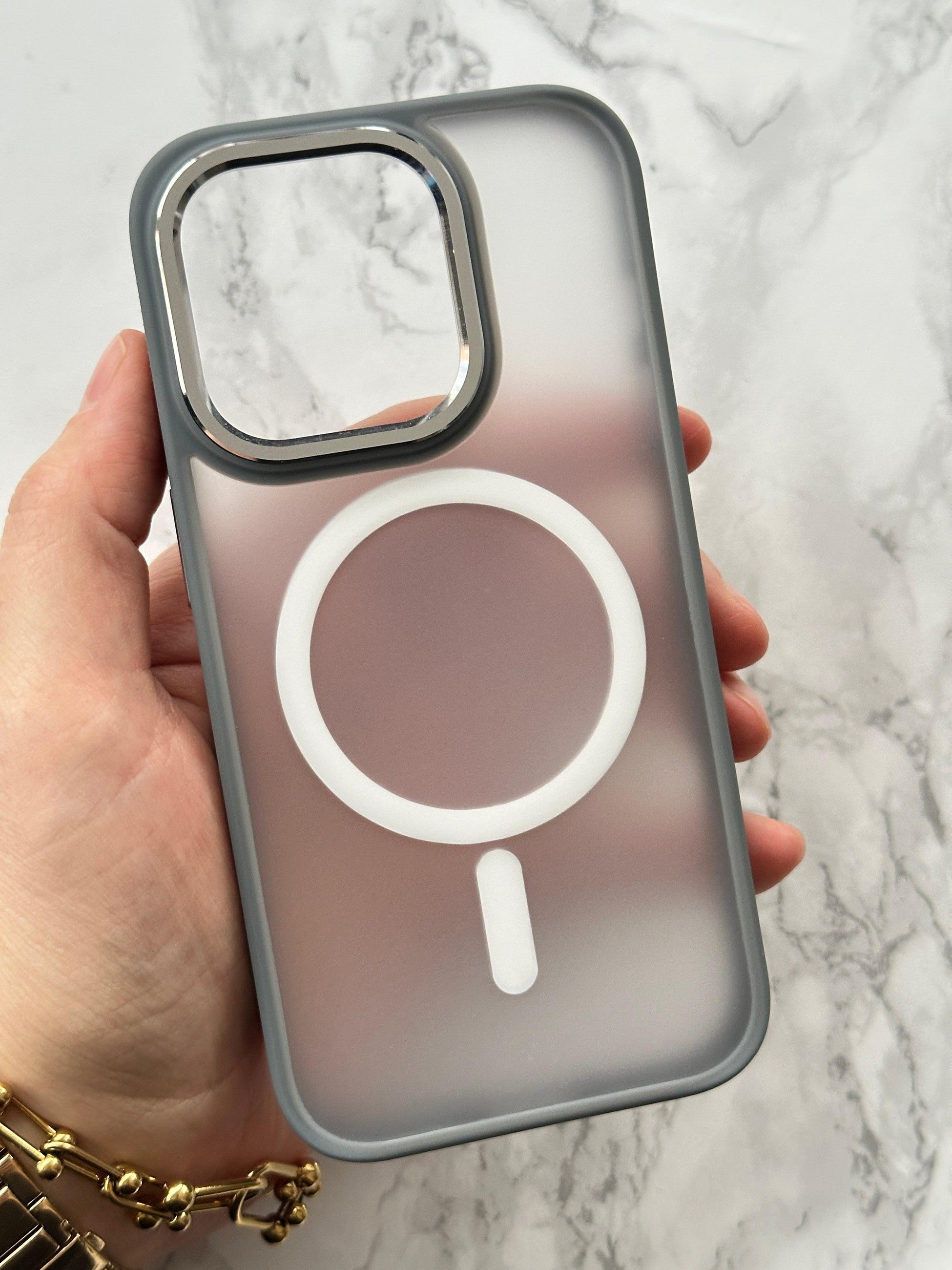 iPhone 15 Pro Max Magsafe Özellikli Krom Kamera Çıkıntılı Yanları Silikon Arkası Buzlu Zaga kılıf