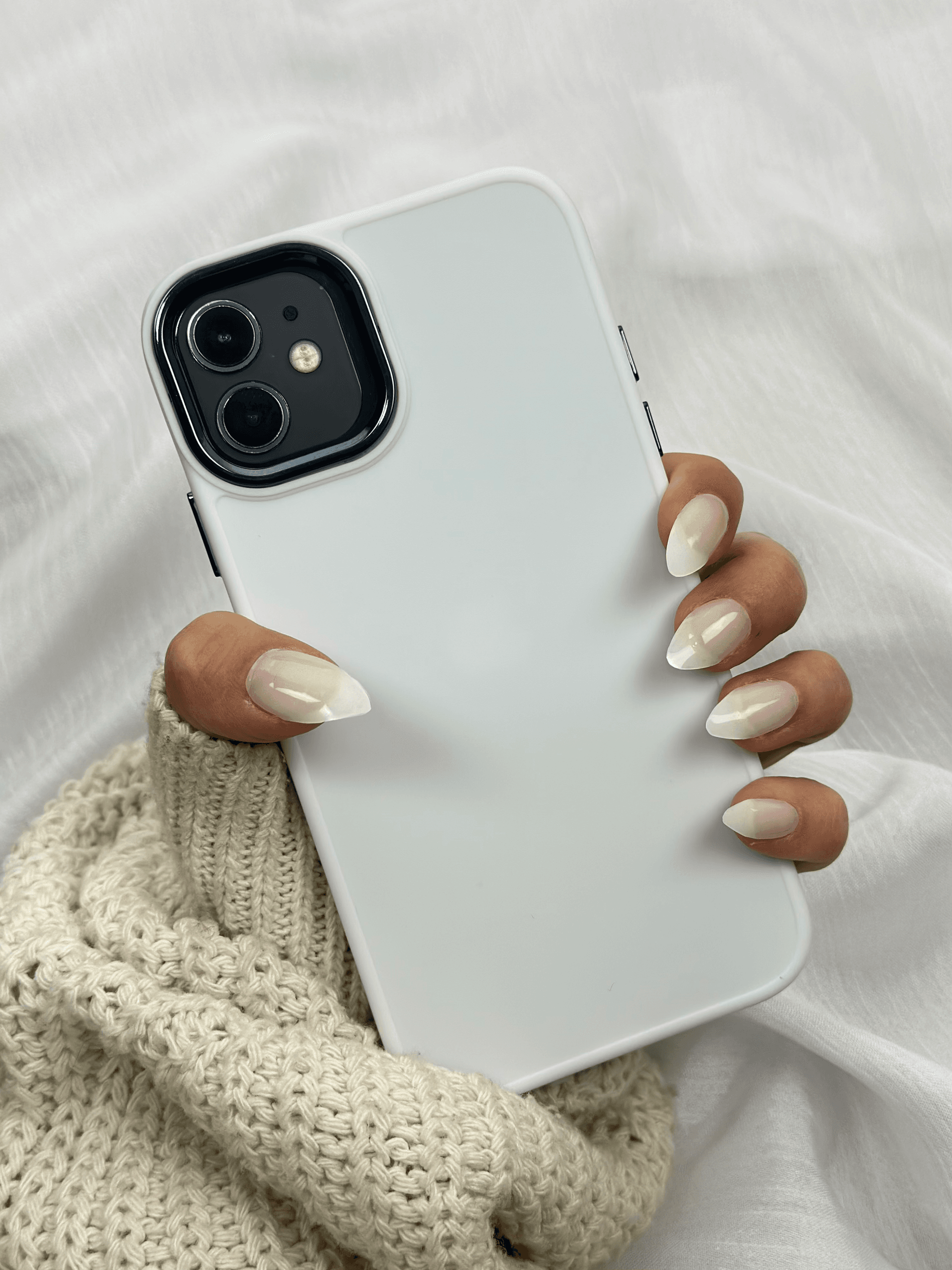 Iphone 11 Parlak Metal Detaylı Tuşu Kolay Basmalı Lansman Pastel Silikon Ruby Kılıf