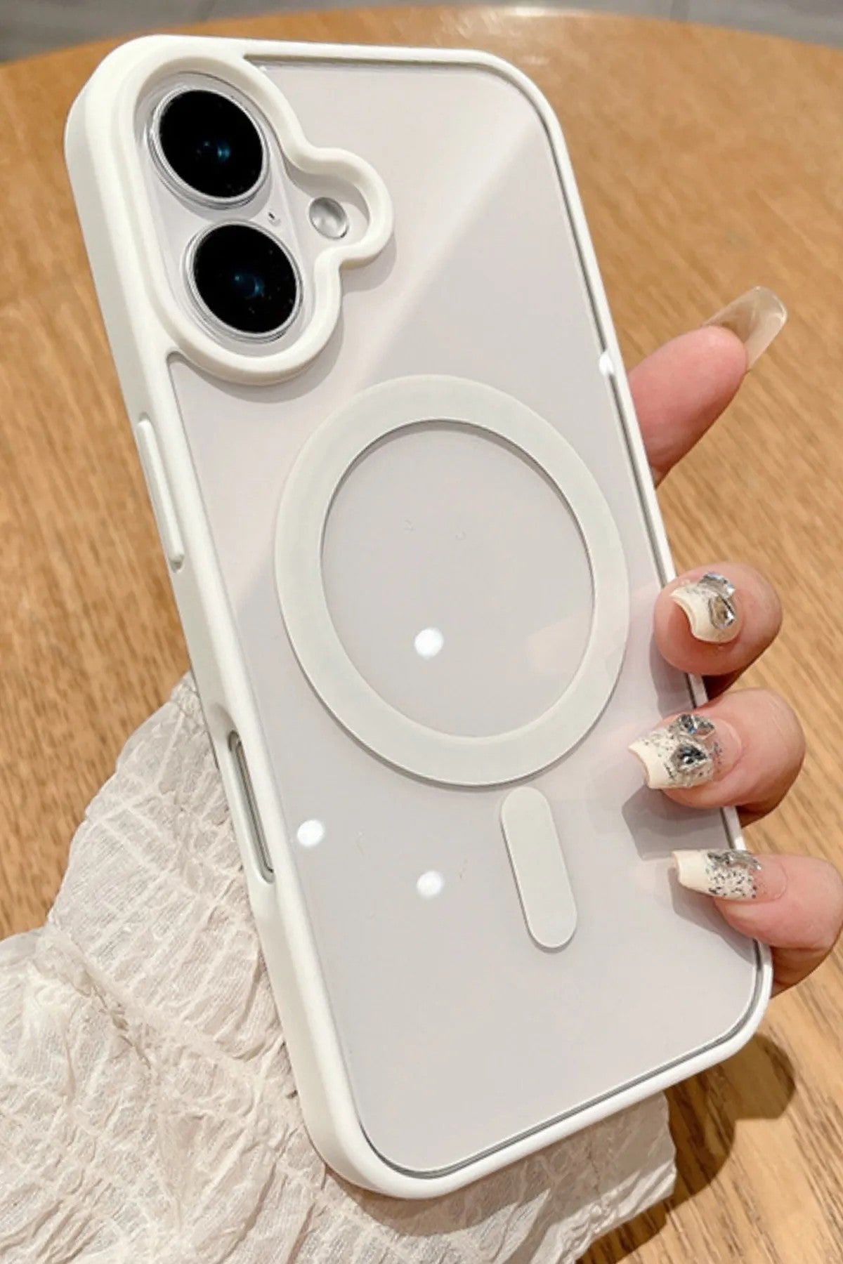 iPhone 16 Plus Magsafe Wireless Şarj Özellikli Silikon Kamera Çıkıntılı REMA Kılıf