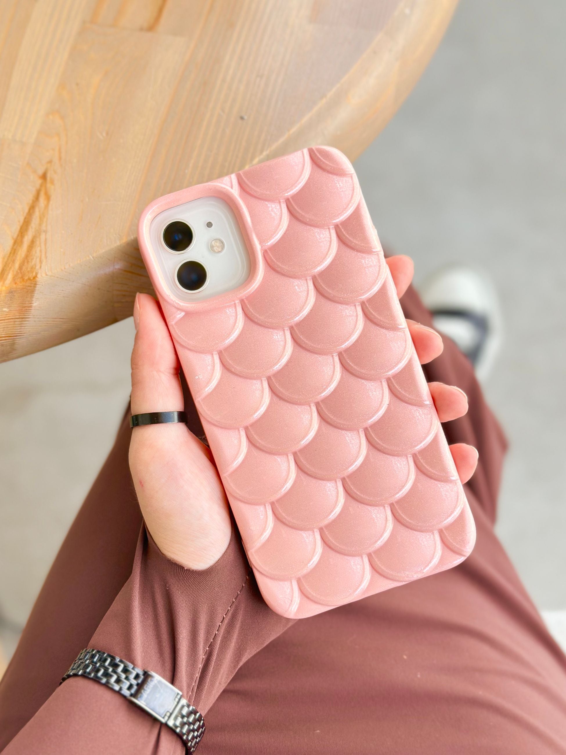 iPhone 11 Balık Sırtı Desenli Parlak İşlemeli 3 Boyutlu Kamera Çıkıntılı Kaliteli Fish Kılıf