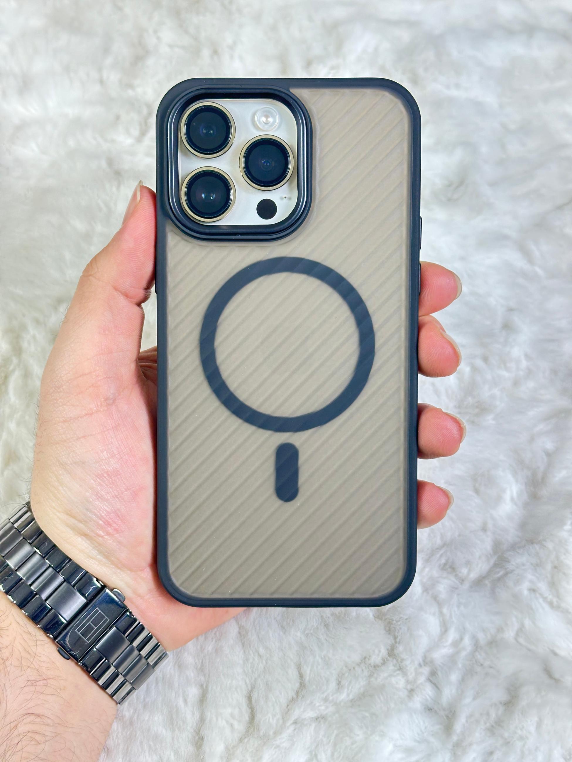 iPhone 15 Pro Max Magsafe Özellikli Kamera Çıkıntılı Yanları Silikon Line Kılıf