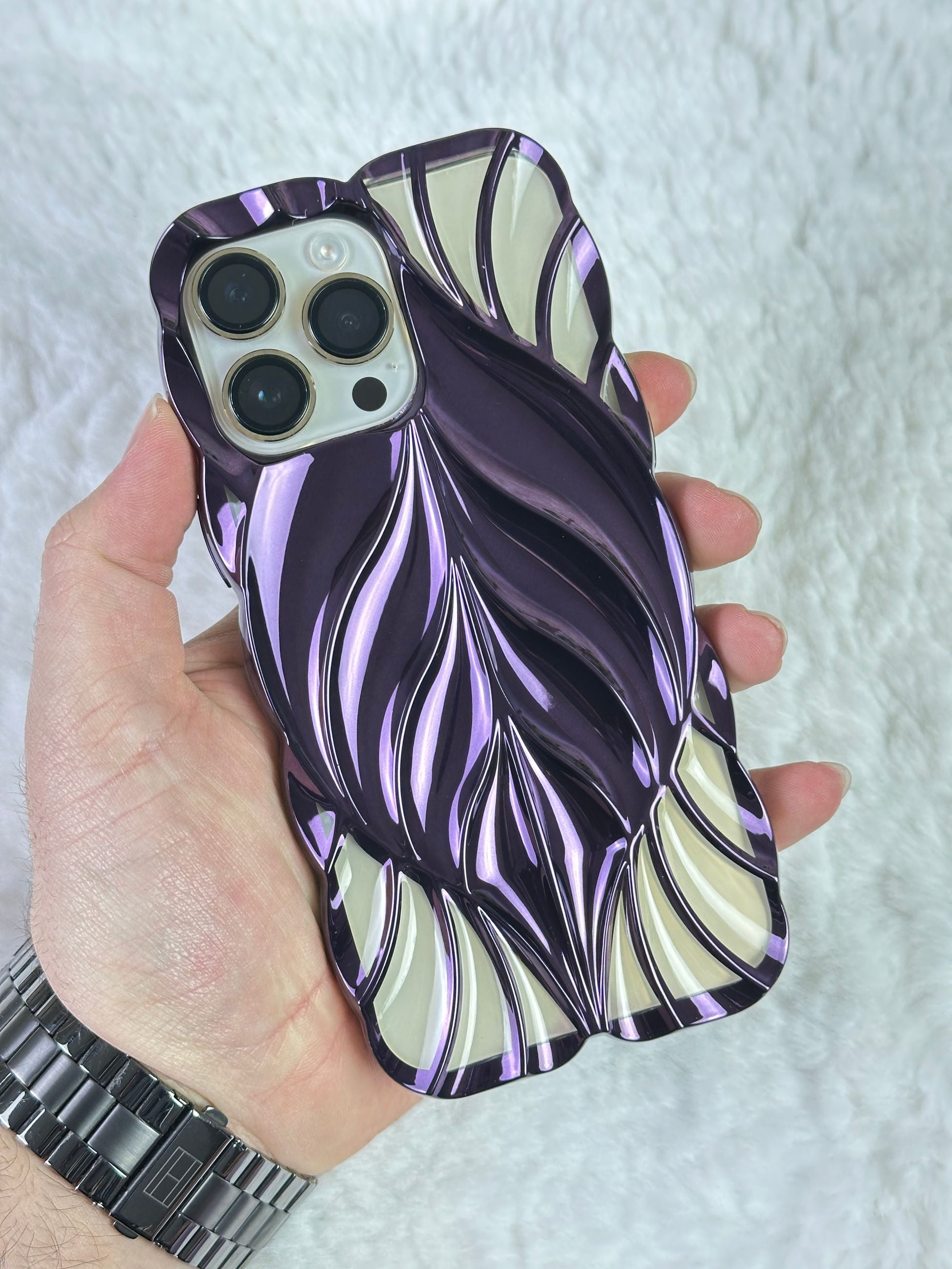 iPhone 15 Pro Max ile Uyumlu Yaprak Desenli Kabartmalı Darbelere Karşı Dayanıklı Leaf Line Kılıf