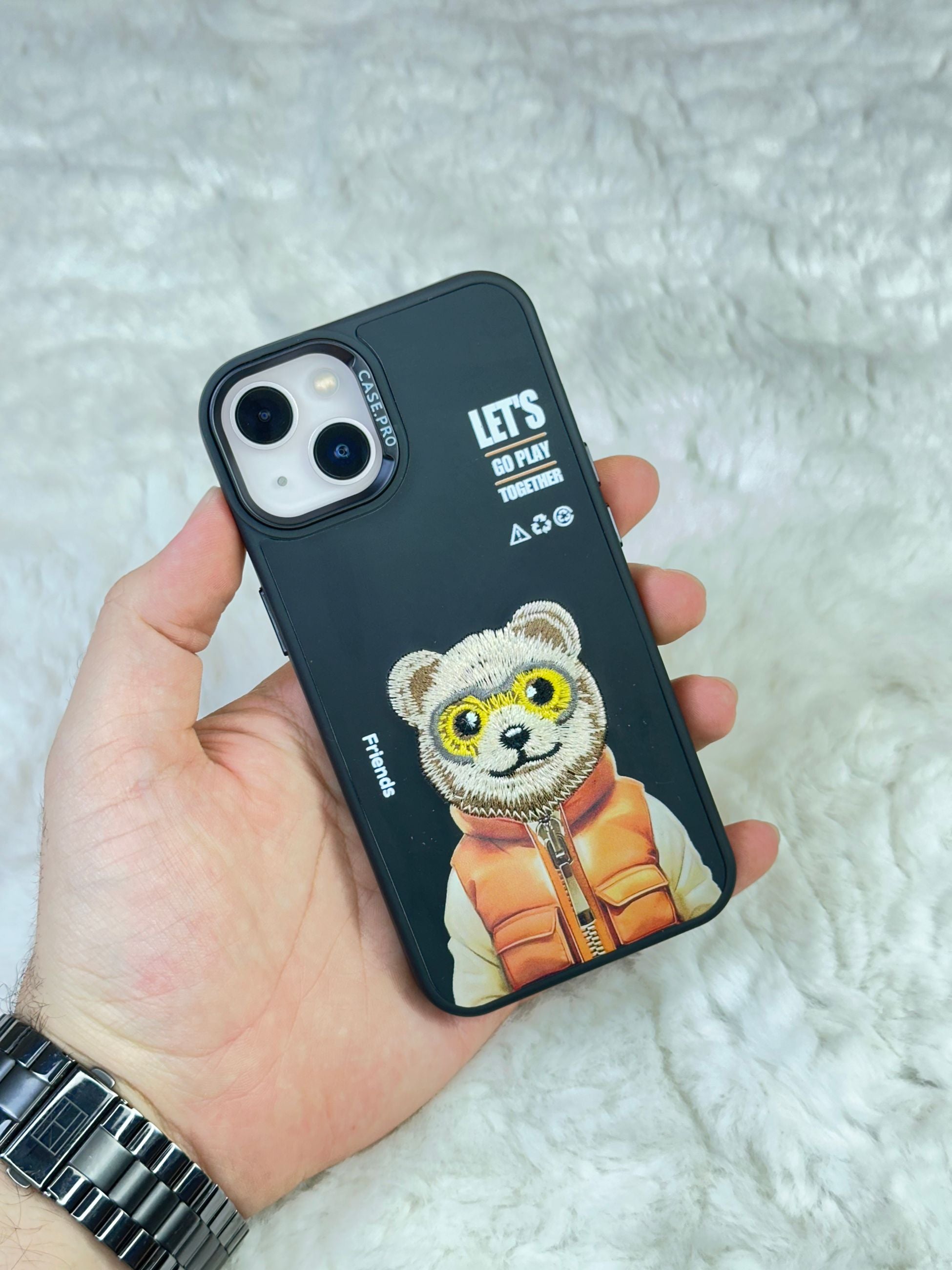 iPhone 13 Sert Kapaklı Tatlı Karakterli Dikişli Safari Kılıf