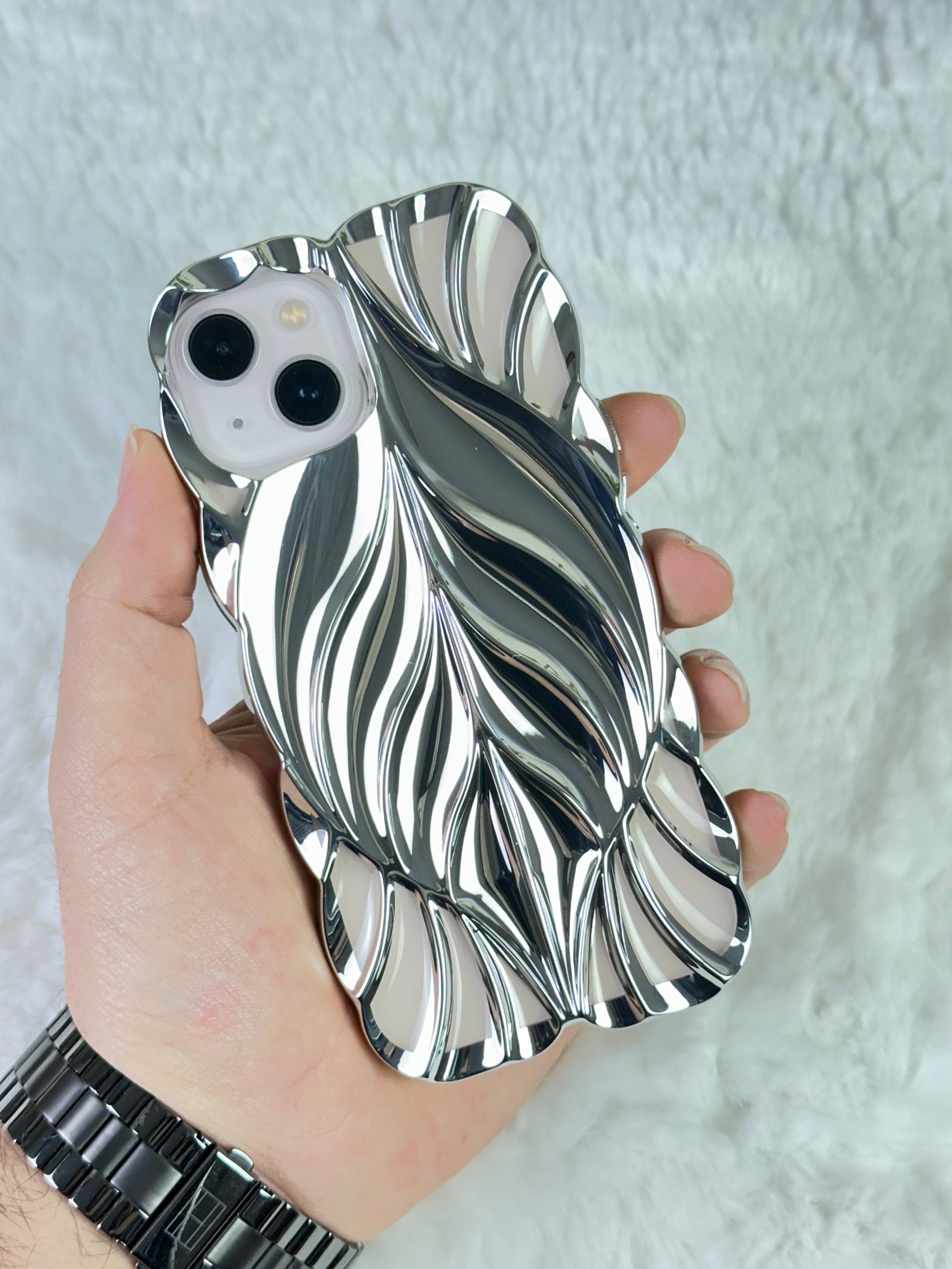 iPhone 14 ile Uyumlu Yaprak Desenli Kabartmalı Darbelere Karşı Dayanıklı Leaf Line Kılıf