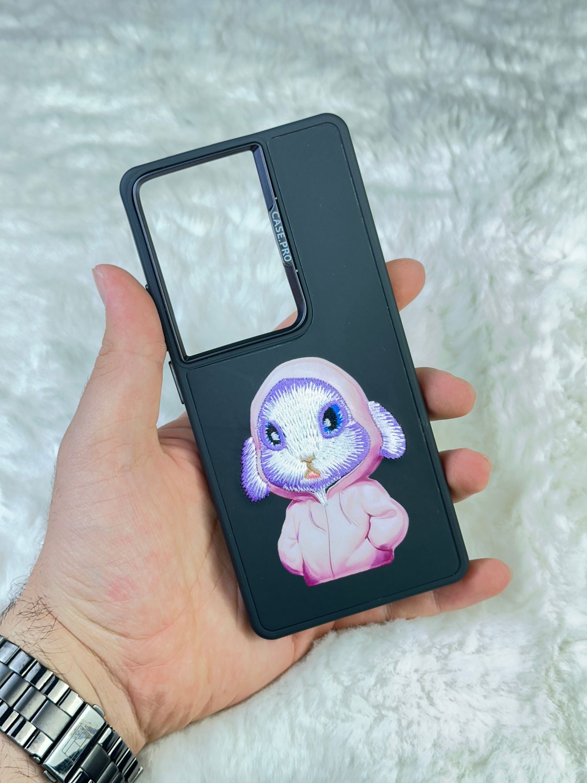 Xiaomi Redmi Note 13 Pro 4G Sert Kapaklı Tatlı Karakterli Dikişli Safari Kılıf