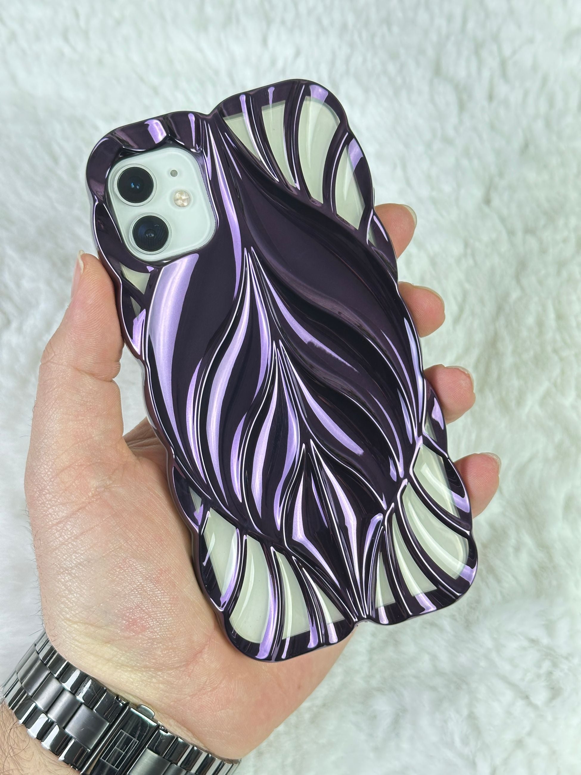 iPhone 11 ile Uyumlu Yaprak Desenli Kabartmalı Darbelere Karşı Dayanıklı Leaf Line Kılıf