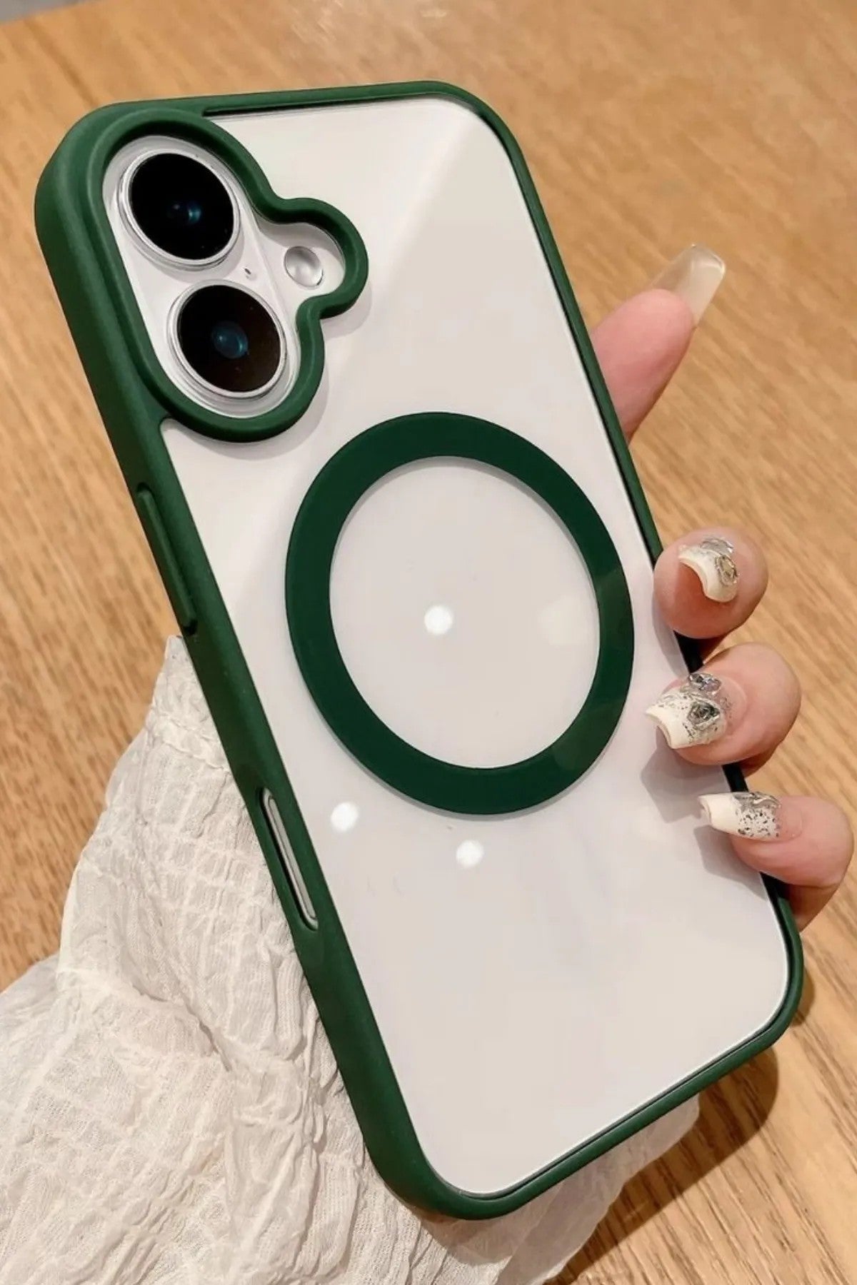 iPhone 16 Magsafe Wireless Şarj Özellikli Silikon Kamera Çıkıntılı REMA Kılıf